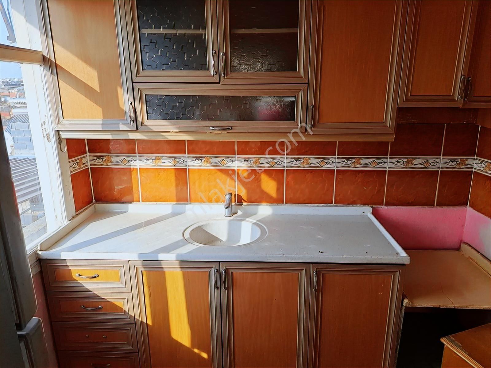 2+1 Teraslı Müstakil Bu Fiyata 8500 Tl.. Yarı Eşyalı Olarak Kir