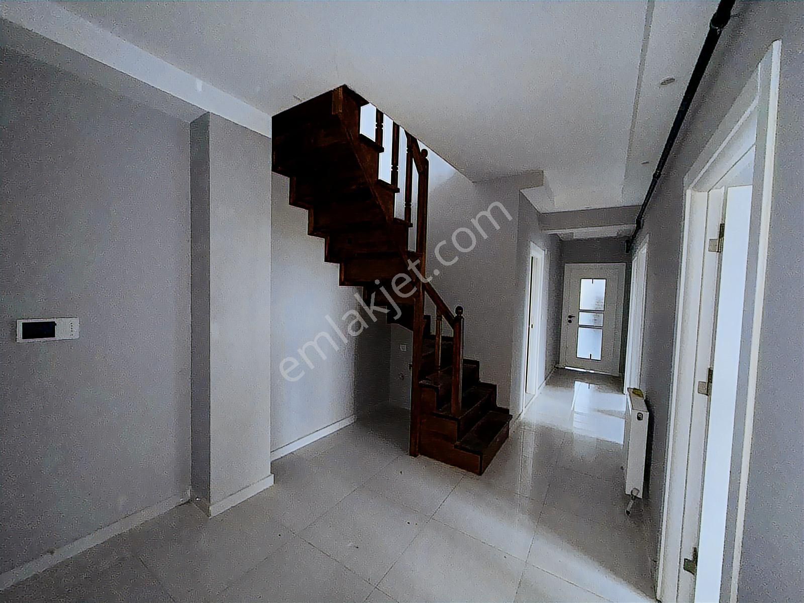 B.çekmece De Satılık 3+2 Daire Geniş Ve Ferah Deniz Manzaralı - Görsel 11