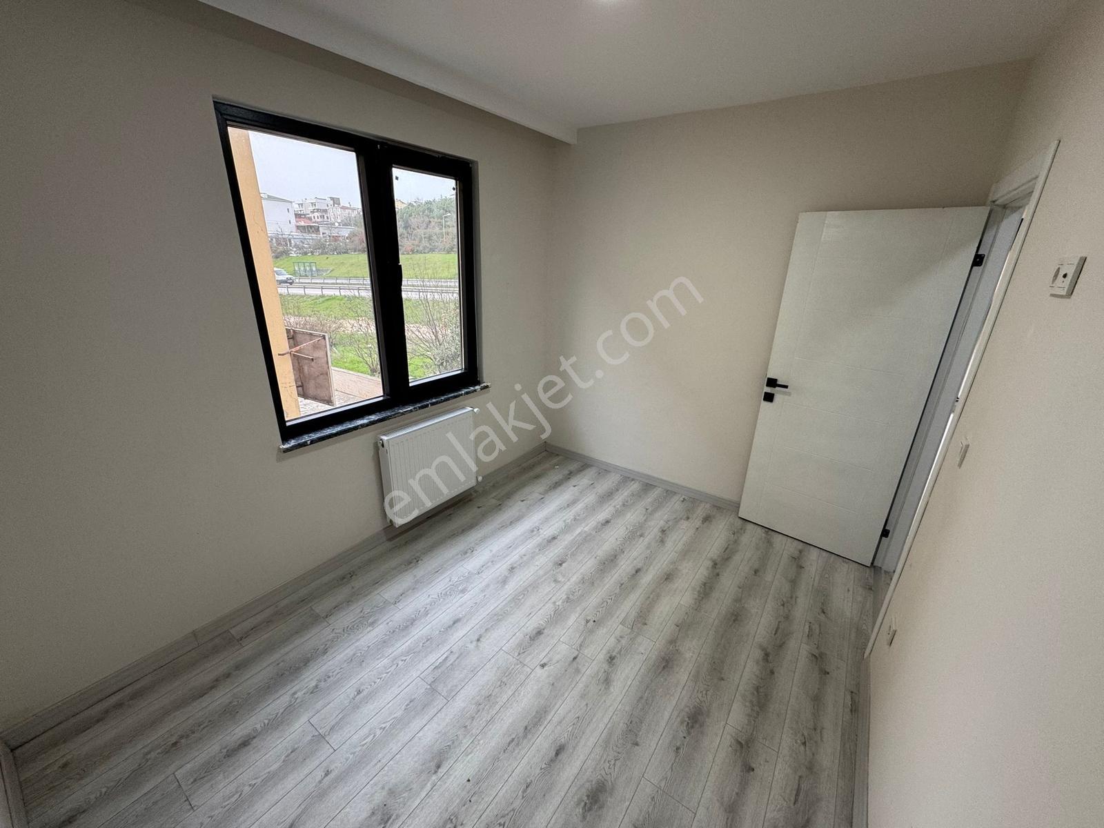 B.çekmece E-5 Cepheli Yeni Bina'da 1+1 Kiralık Daire & Ofis - Görsel 3