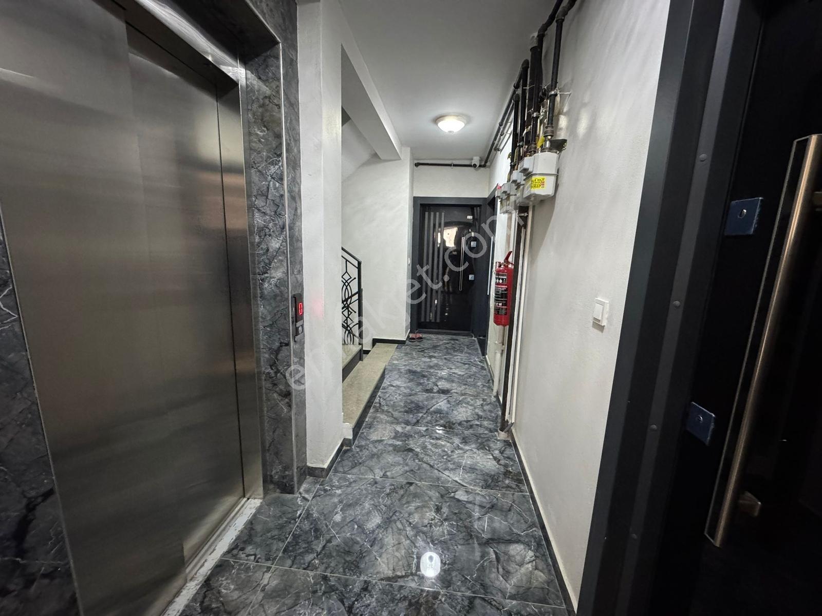 B.çekmece E-5 Cepheli Yeni Bina'da 1+1 Kiralık Daire & Ofis - Görsel 16