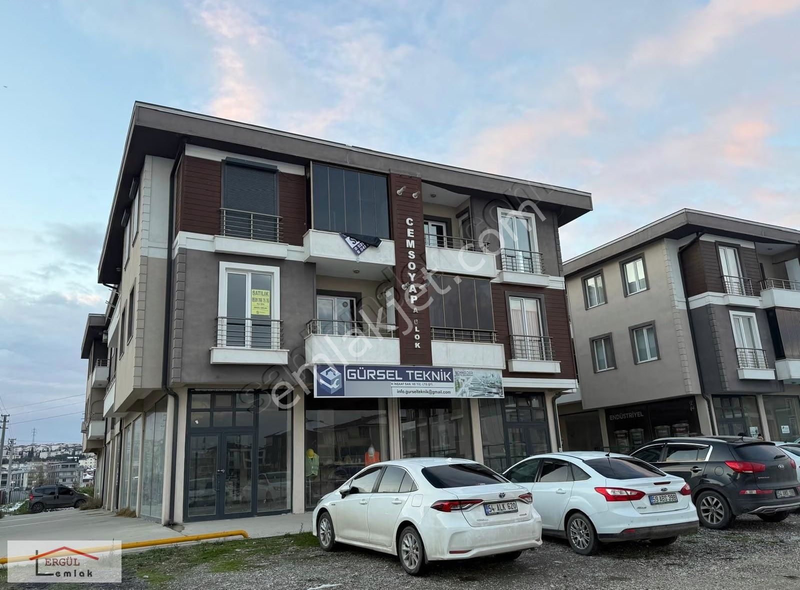 Süper Konumda Sakarya Erenler De Ara Kat Satılık 3 +1