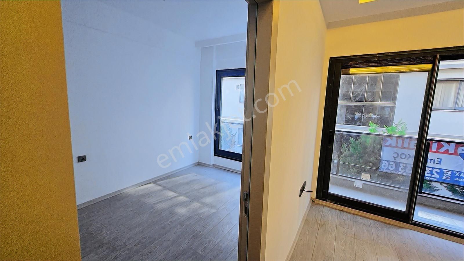 Menderes Barbarosta Sıfır 1+1 40 M² Kapalı Otoparkyerden Isıtma - Görsel 3