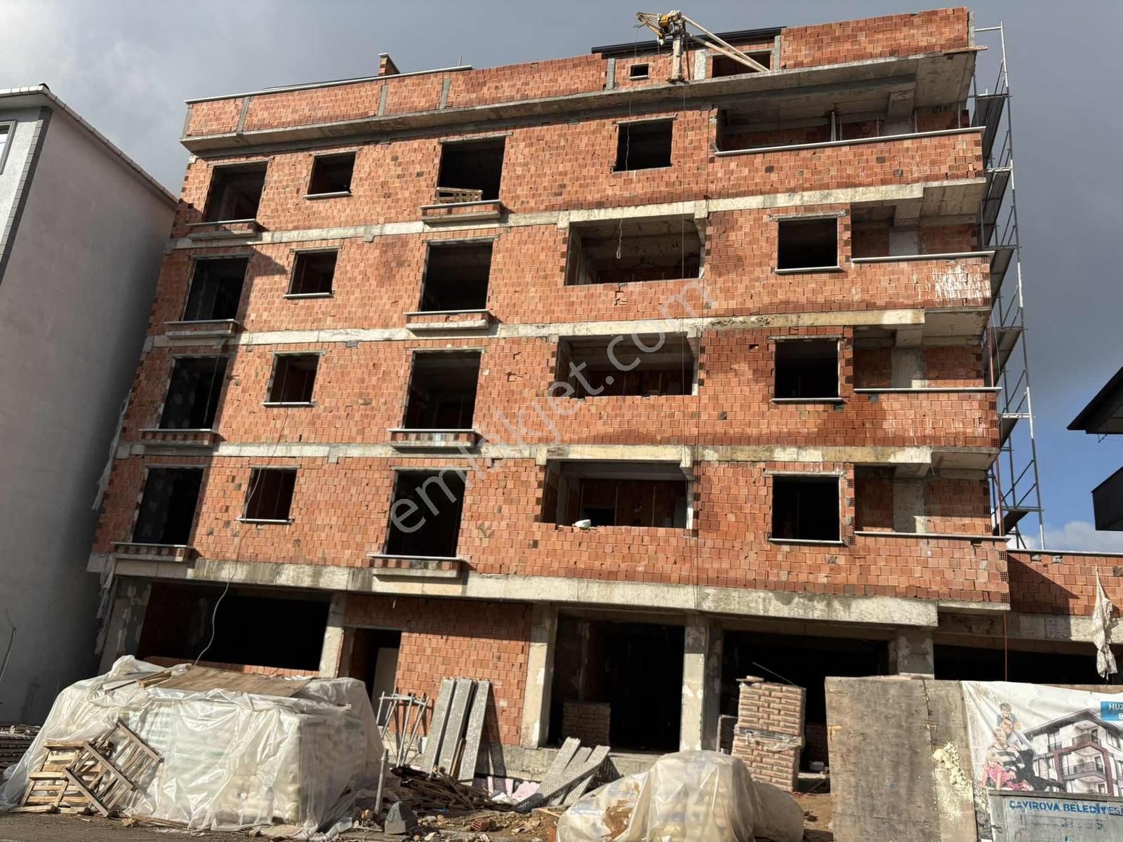 Çayırova Özgürlük Cadde Üzeri Satılık 2+1 3+1 Daire