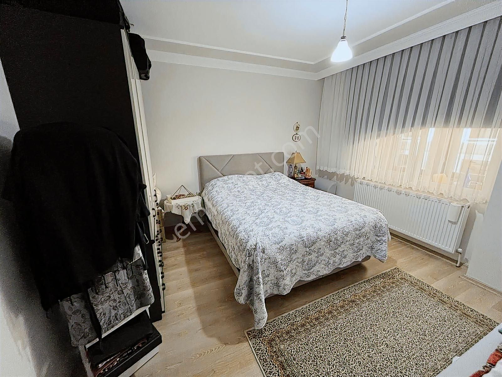 Gömeç'te Site İçerisinde Satılık Ara Kat Geniş Eksiksiz Daire