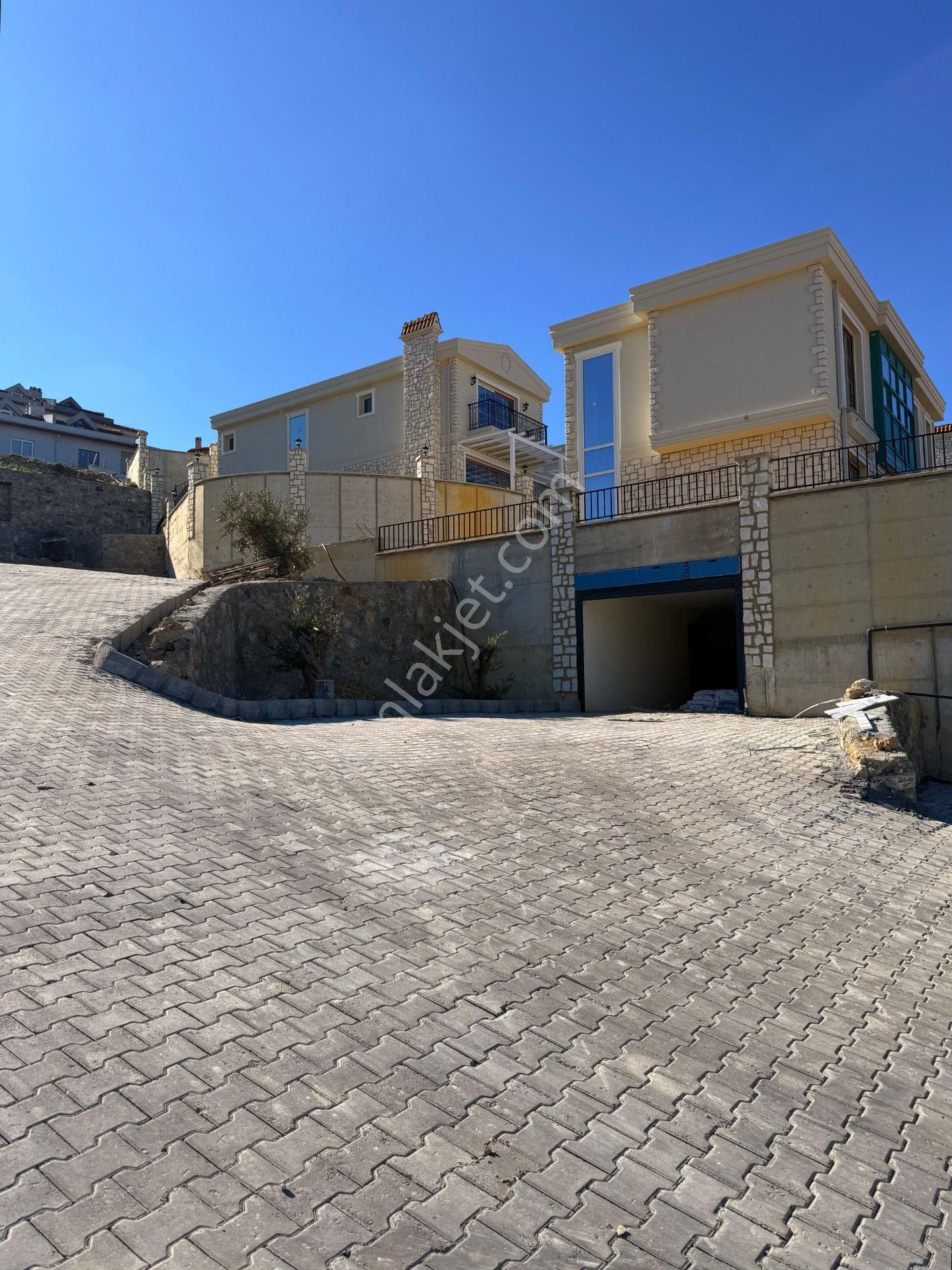 Merkeze Yakın, Manzaralı, Özel Havuzlu Villa - Görsel 17