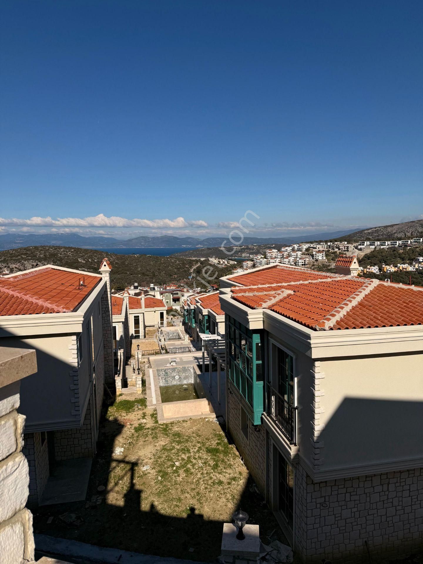 Merkeze Yakın, Manzaralı, Özel Havuzlu Villa - Görsel 24