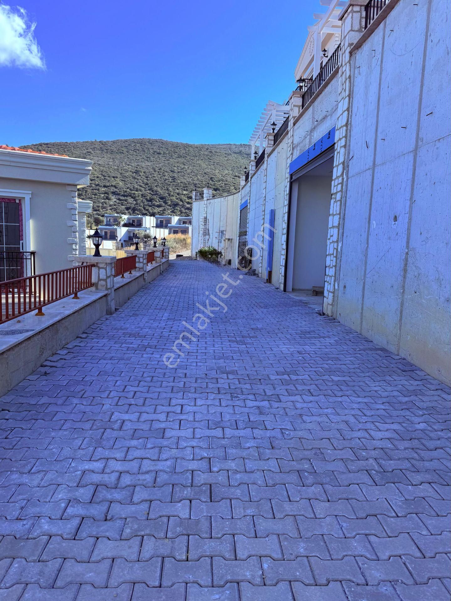 Merkeze Yakın, Manzaralı, Özel Havuzlu Villa - Görsel 18