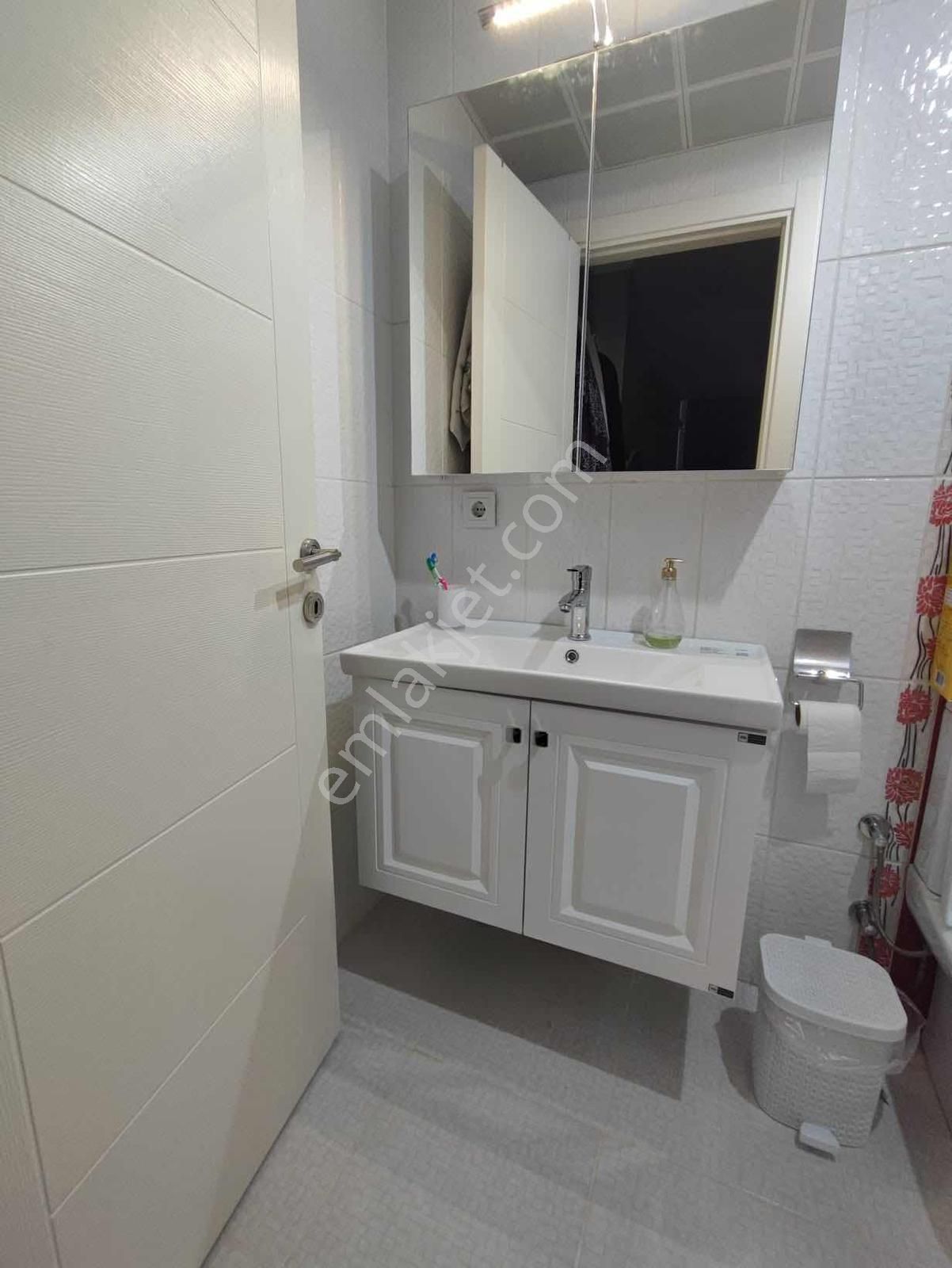 Büyükçekmece'de Villa Tadında Sitiçi Bahçe Katı Eşyalı 3+1 Daire - Görsel 25