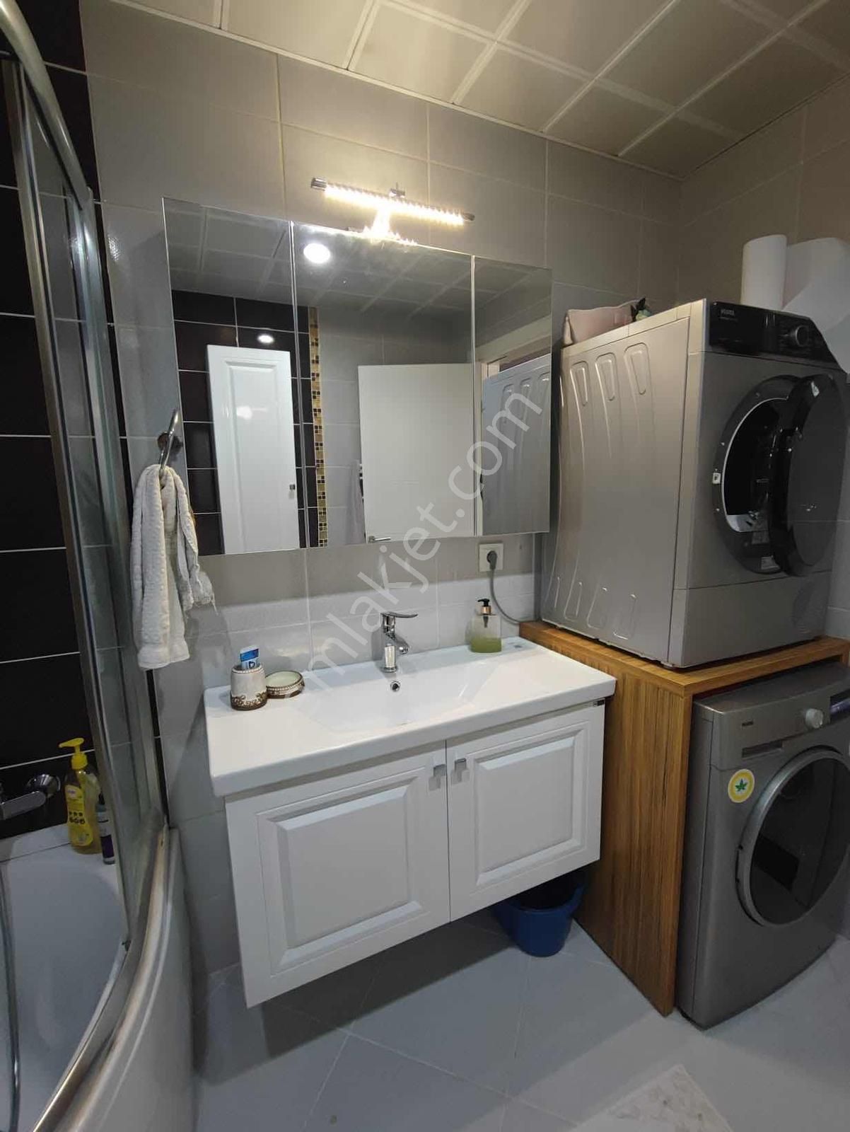 Büyükçekmece'de Villa Tadında Sitiçi Bahçe Katı Eşyalı 3+1 Daire - Görsel 18