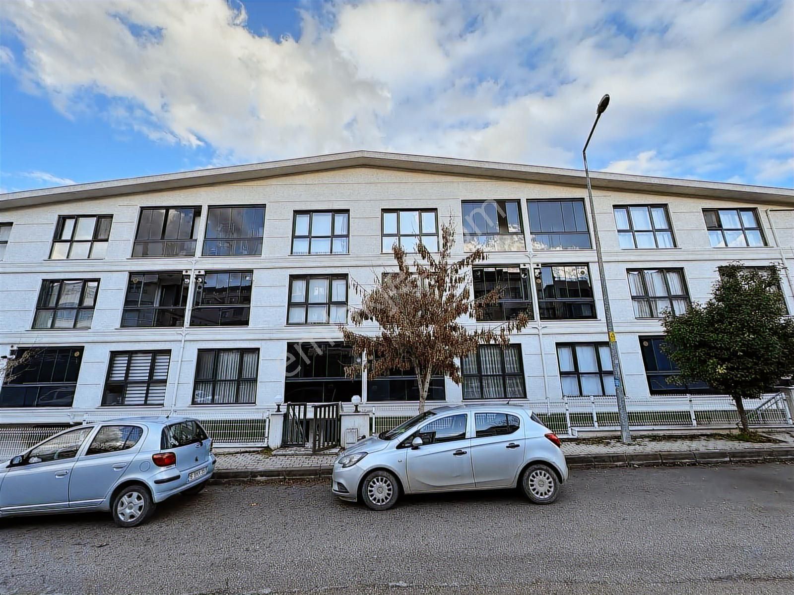 Best Everdan Özlücede 3+1 Bahçe Kullanım Alanı Olan Ters Dubleks