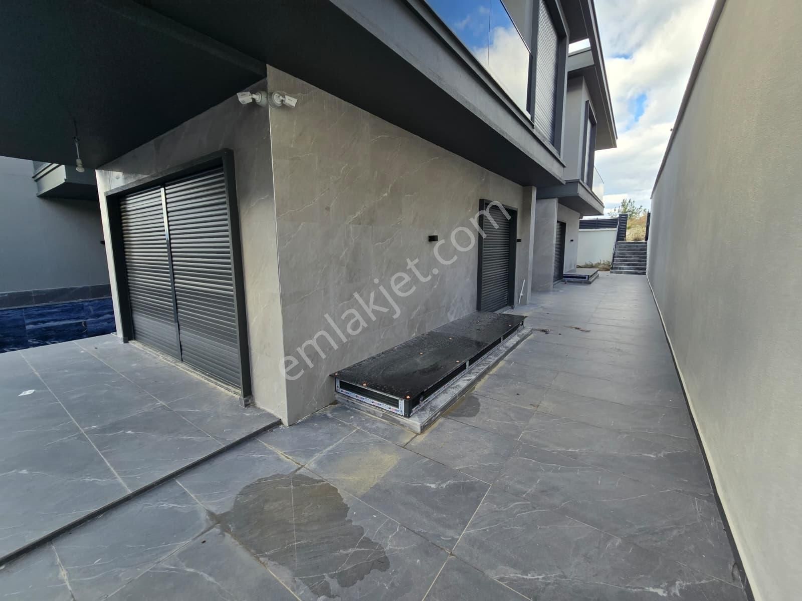 Manzara-güvenlik-özel Havuz-bahçe-otopark-yerden Isıtma-ultra Lüx-akıılı Ev -6+1 Fırsat Villa - Görsel 32