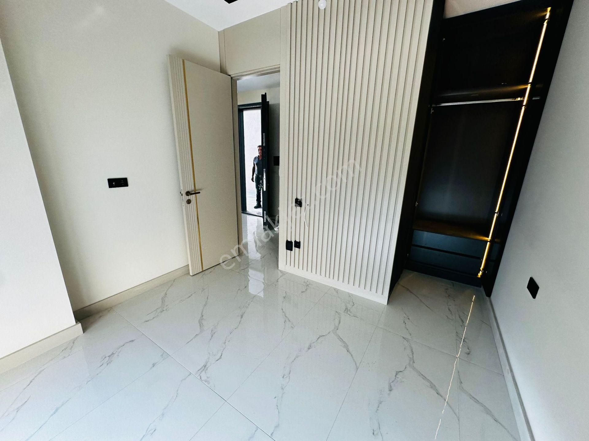 Manzara-güvenlik-özel Havuz-bahçe-otopark-yerden Isıtma-ultra Lüx-akıılı Ev -6+1 Fırsat Villa - Görsel 14