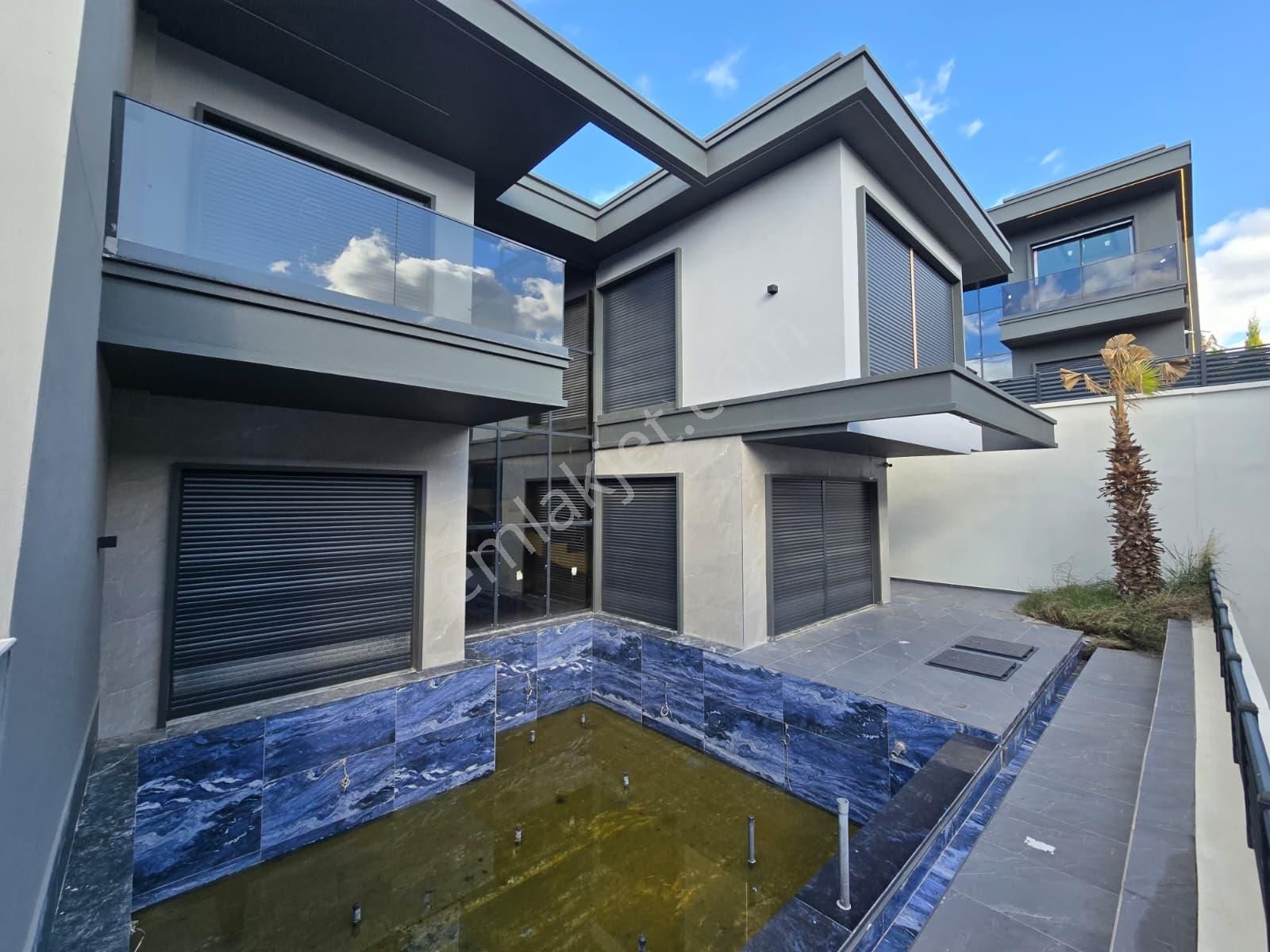 Manzara-güvenlik-özel Havuz-bahçe-otopark-yerden Isıtma-ultra Lüx-akıılı Ev -6+1 Fırsat Villa