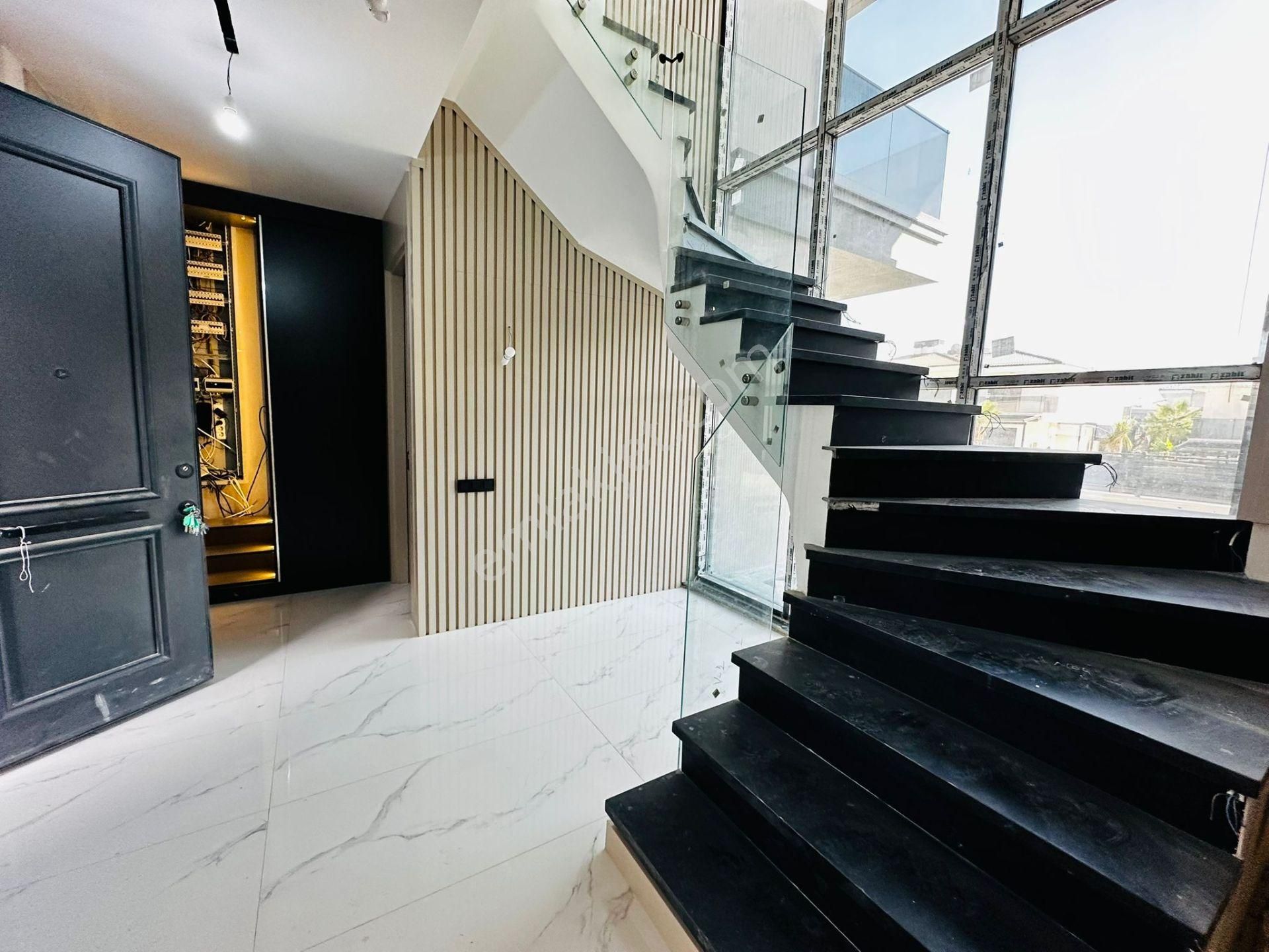 Manzara-güvenlik-özel Havuz-bahçe-otopark-yerden Isıtma-ultra Lüx-akıılı Ev -6+1 Fırsat Villa - Görsel 13