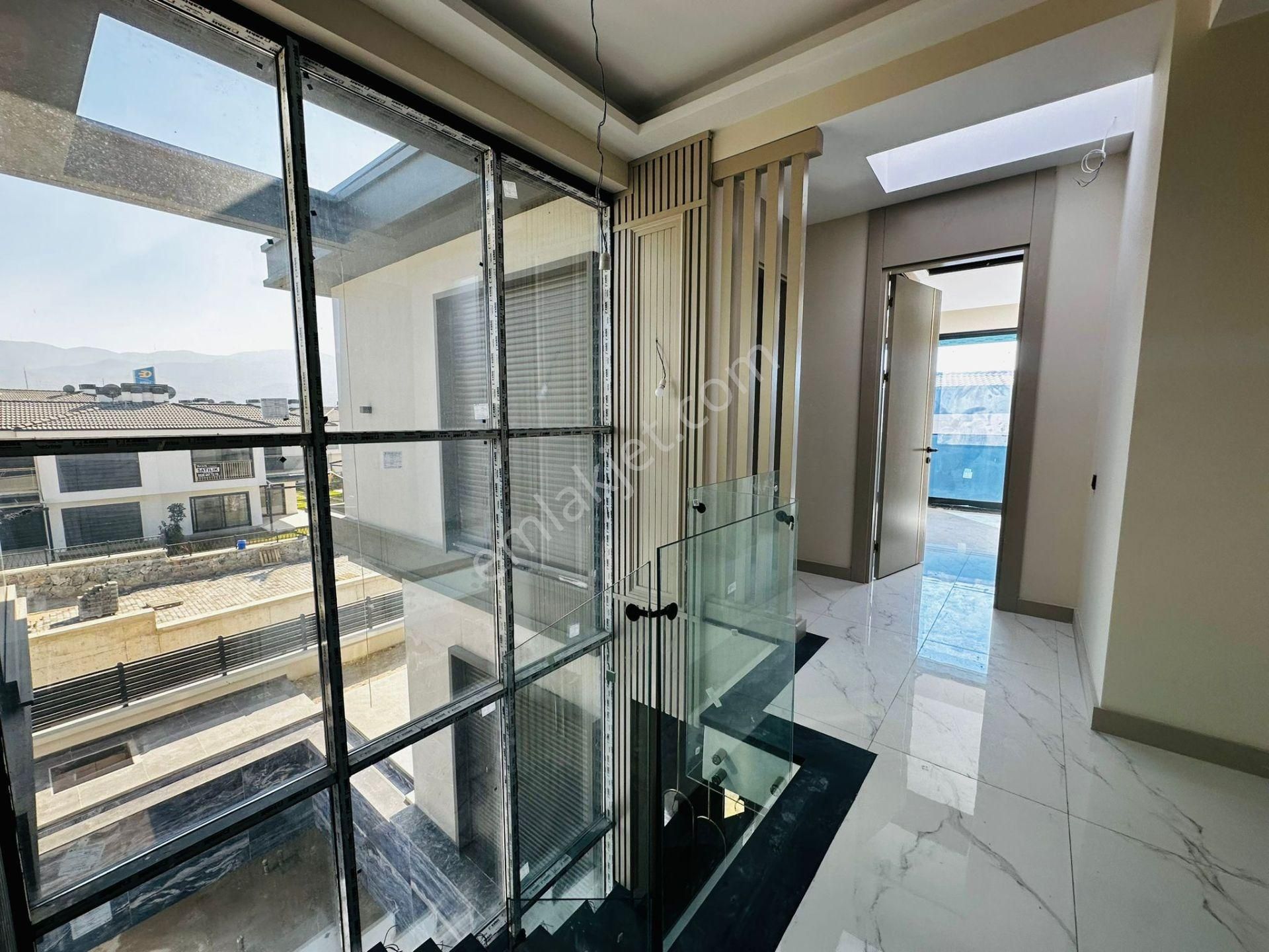 Manzara-güvenlik-özel Havuz-bahçe-otopark-yerden Isıtma-ultra Lüx-akıılı Ev -6+1 Fırsat Villa - Görsel 22