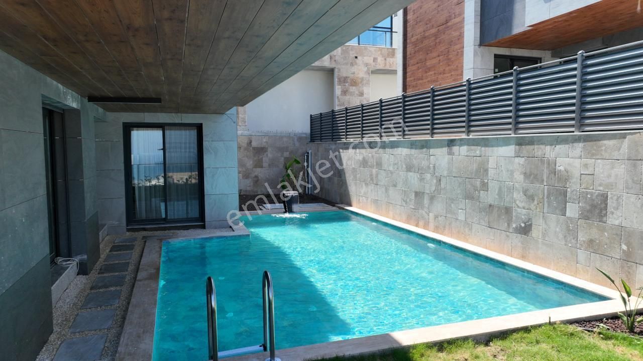 Kadınlar Denizi'nde Tek Müstakil 4+1 Villa - Görsel 4