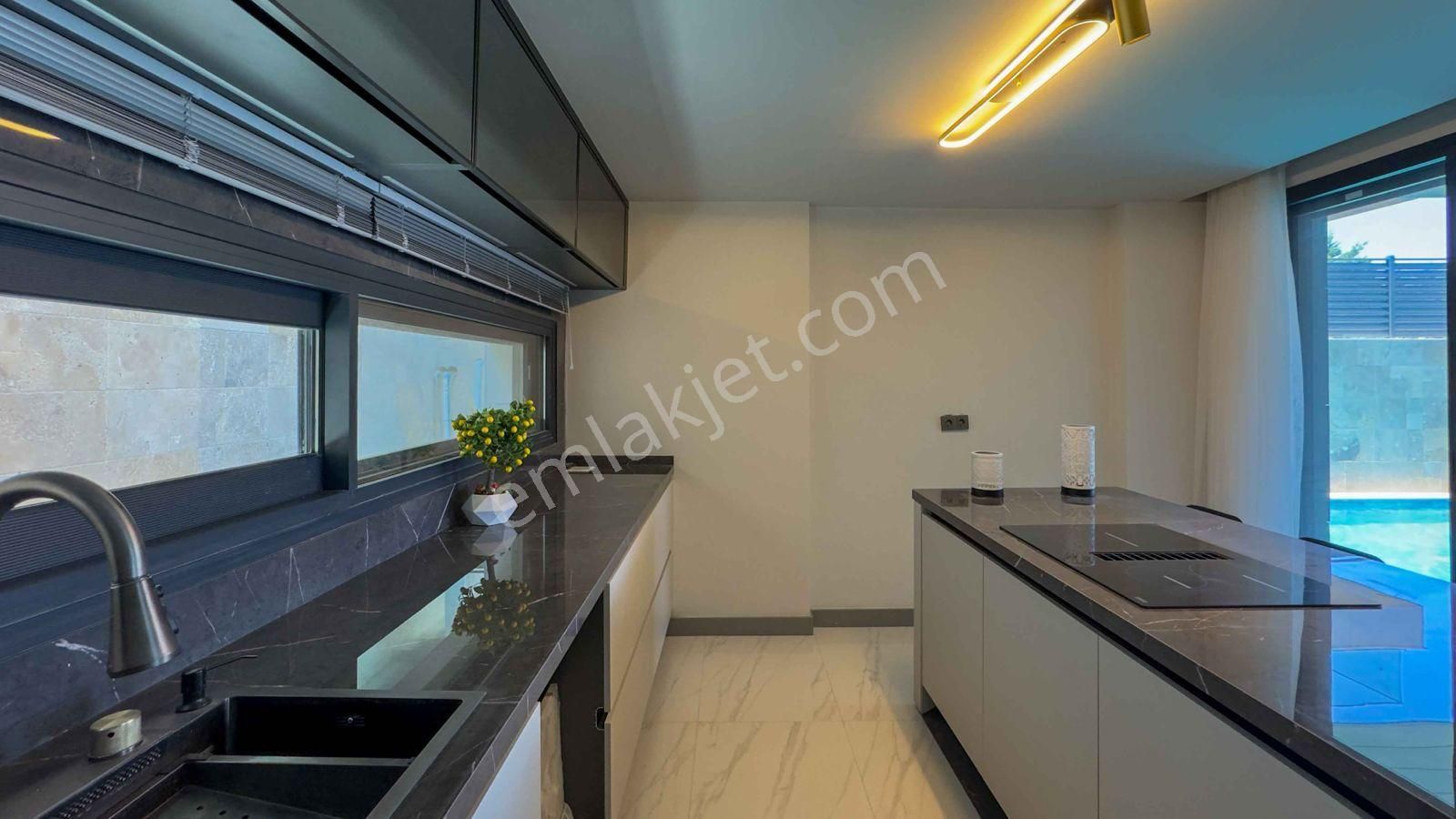 Kadınlar Denizi'nde Tek Müstakil 4+1 Villa - Görsel 8