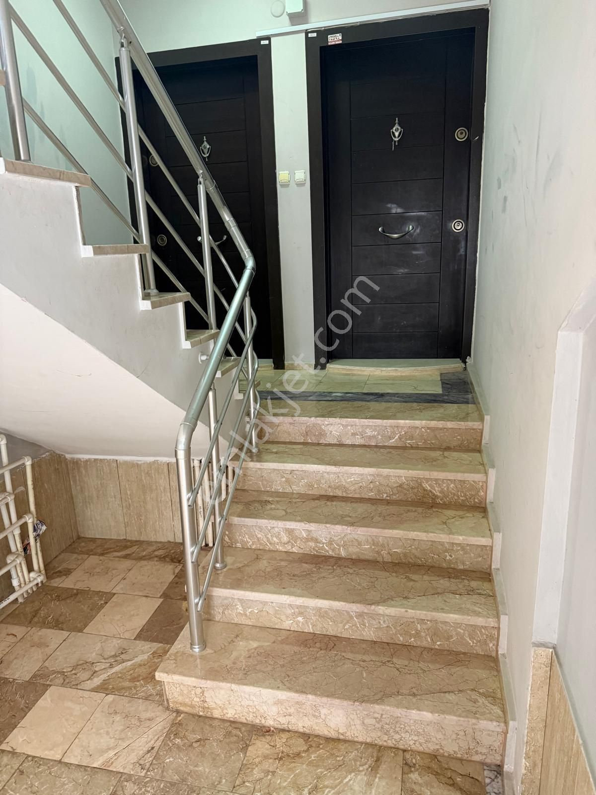 Efeler Liman Yolu Güvenlikli Ve Havuzlu Sitede Yüksek Giriş 1+1 Daire - Görsel 9