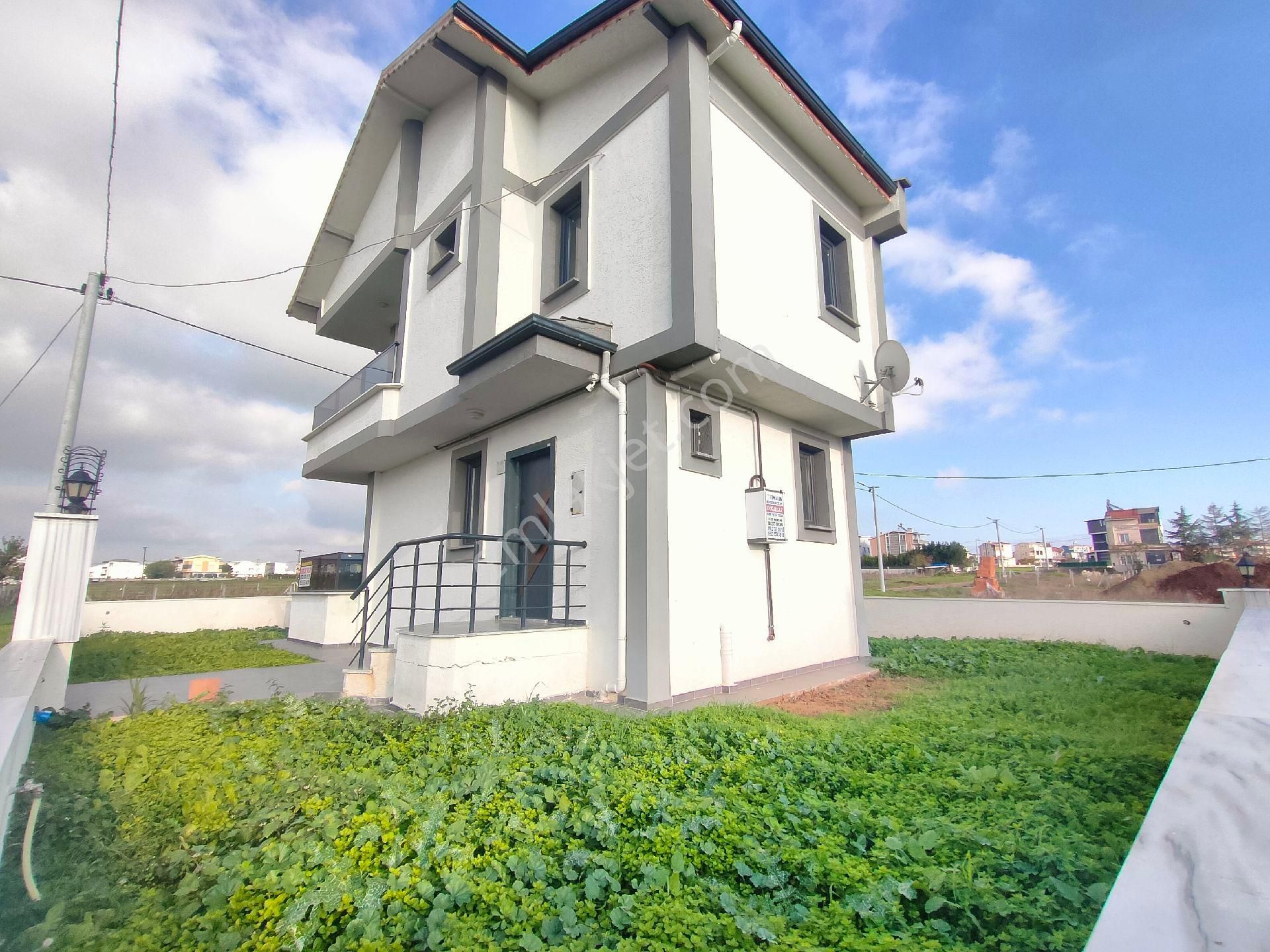 Kartallar'dan Büyük Bahçeli Kombili Müstakil Yazlık Villa.