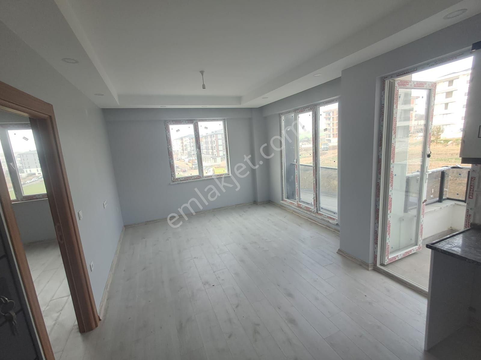 Ekşioğlu' Ndan Tekirdag Süleymanpaşa Ataturk Mahallesi Satilik 1+1 Geniş Daire