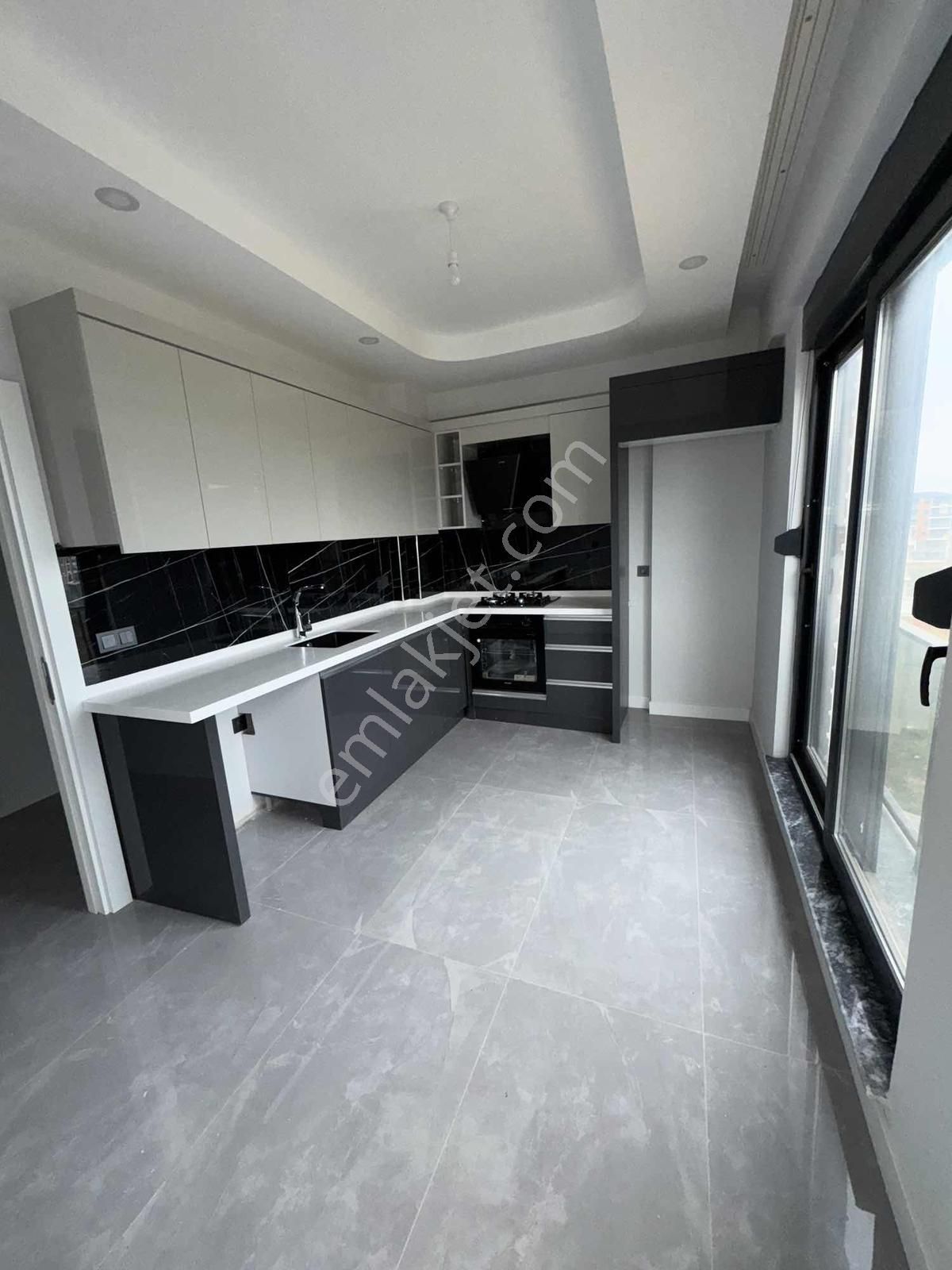 Havuz Ebeveyn Banyosu Cift Balkon Güney Cephe Ayrı Mutfak