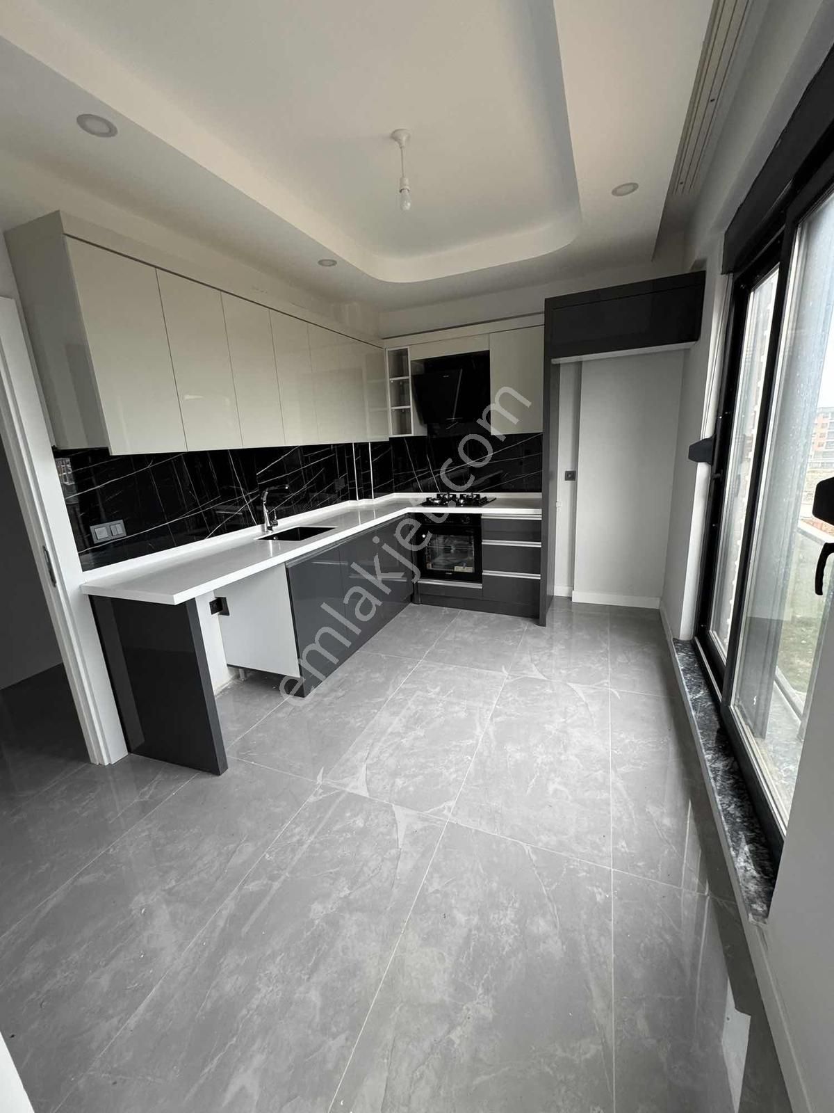 Havuz Ebeveyn Banyosu Cift Balkon Güney Cephe Ayrı Mutfak - Görsel 12