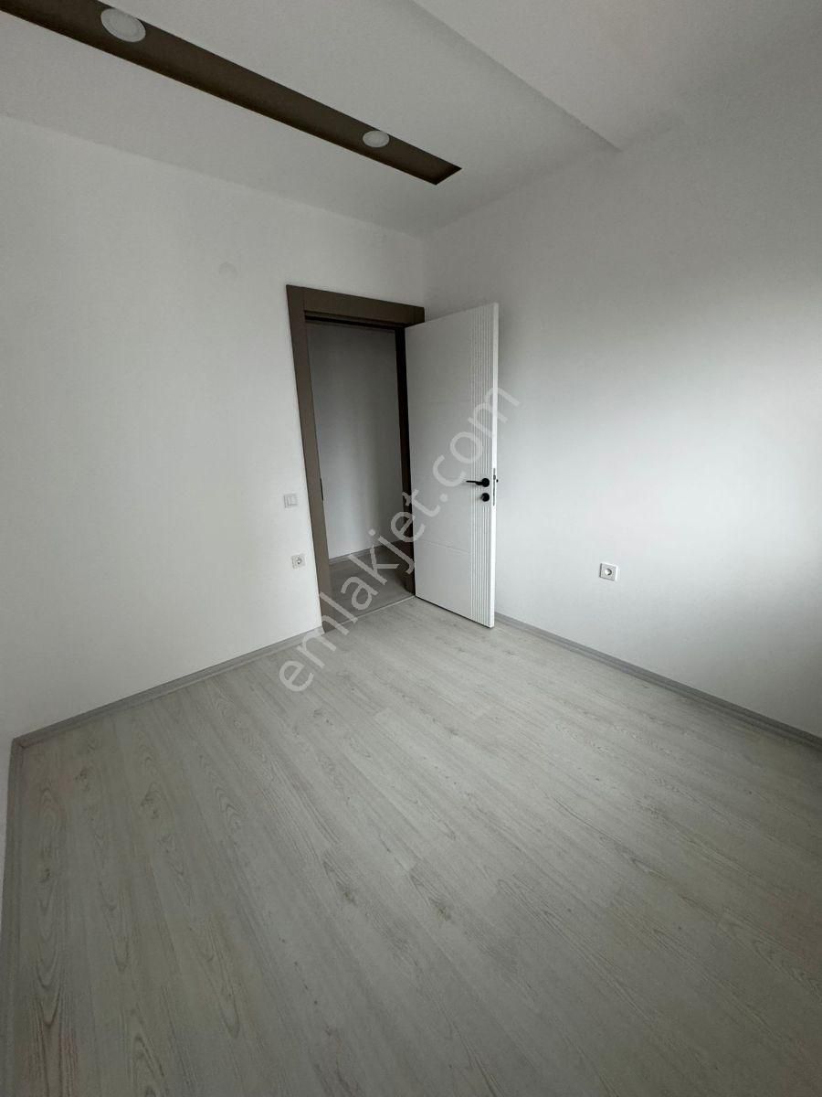 Sıfır Geniş 3+1 Havuzlu Sitede - Görsel 4