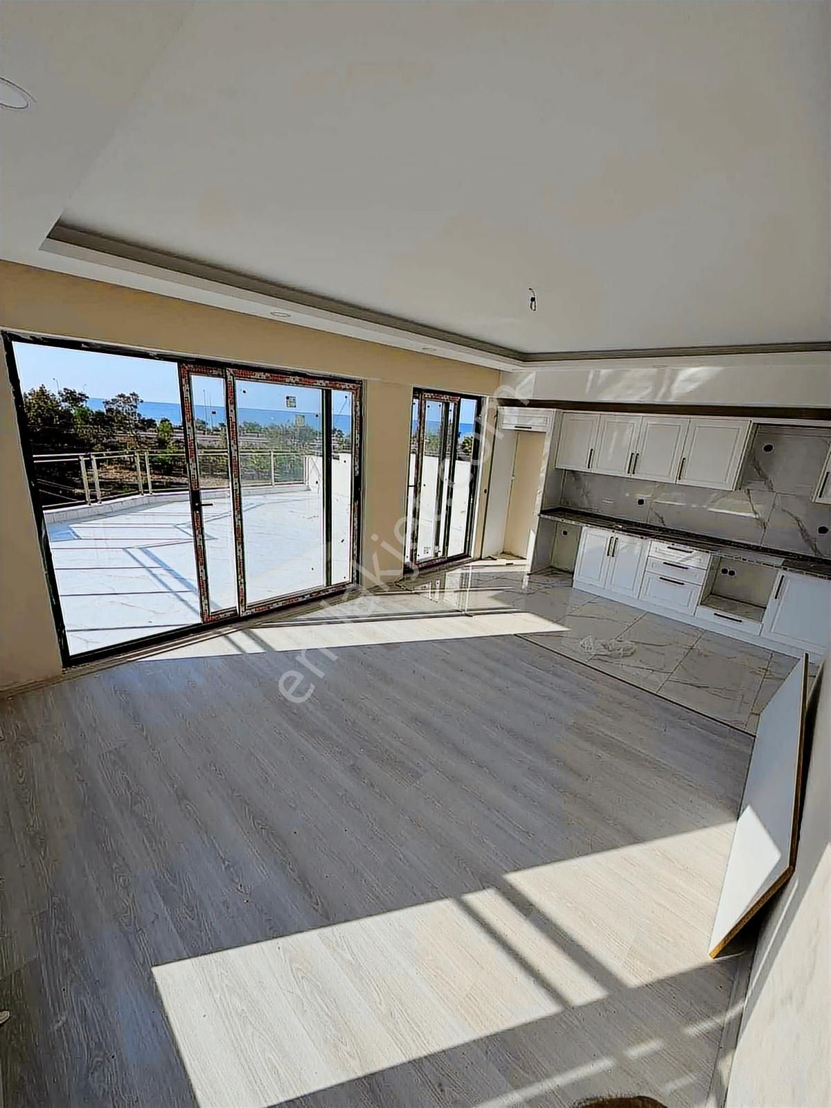 Denize Sıfır Konumda Deniz Manzaralı 1+1 Teraslı Sıfır Daire - Görsel 9