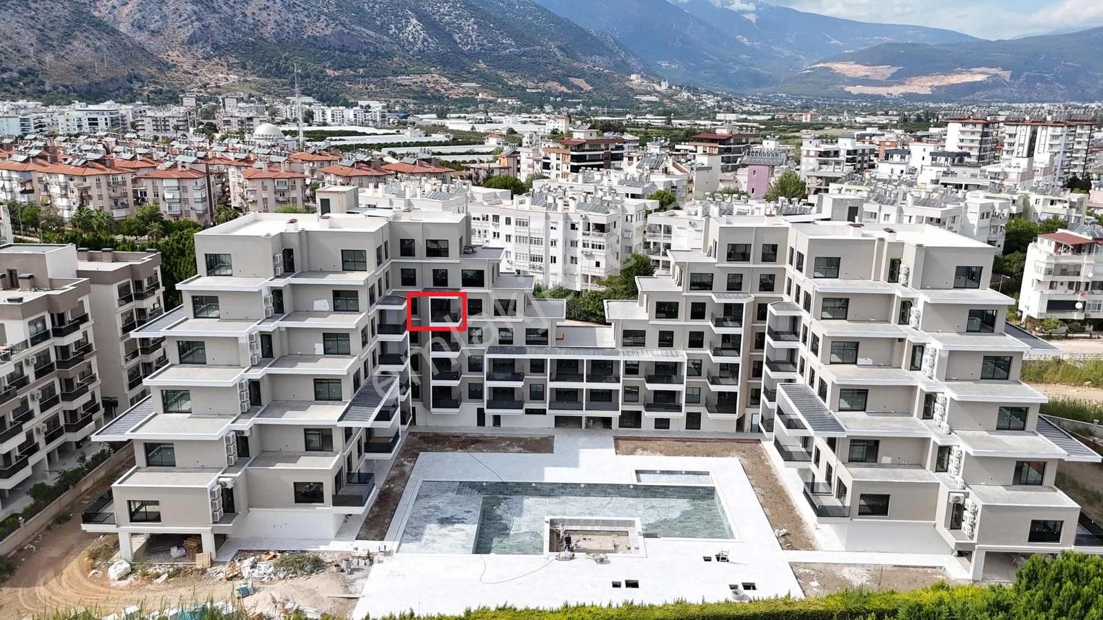 Gökhan Gökdemirden Havuzlu Site İçi Lüks 1+1 4.kat Daire - Görsel 10