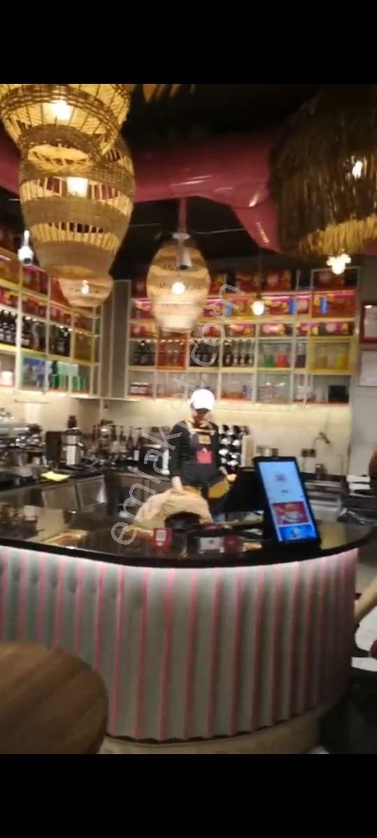 İstanbul Fatih Yusufpaşa Ana Caddede Satılık 3 Katlı Dükkan