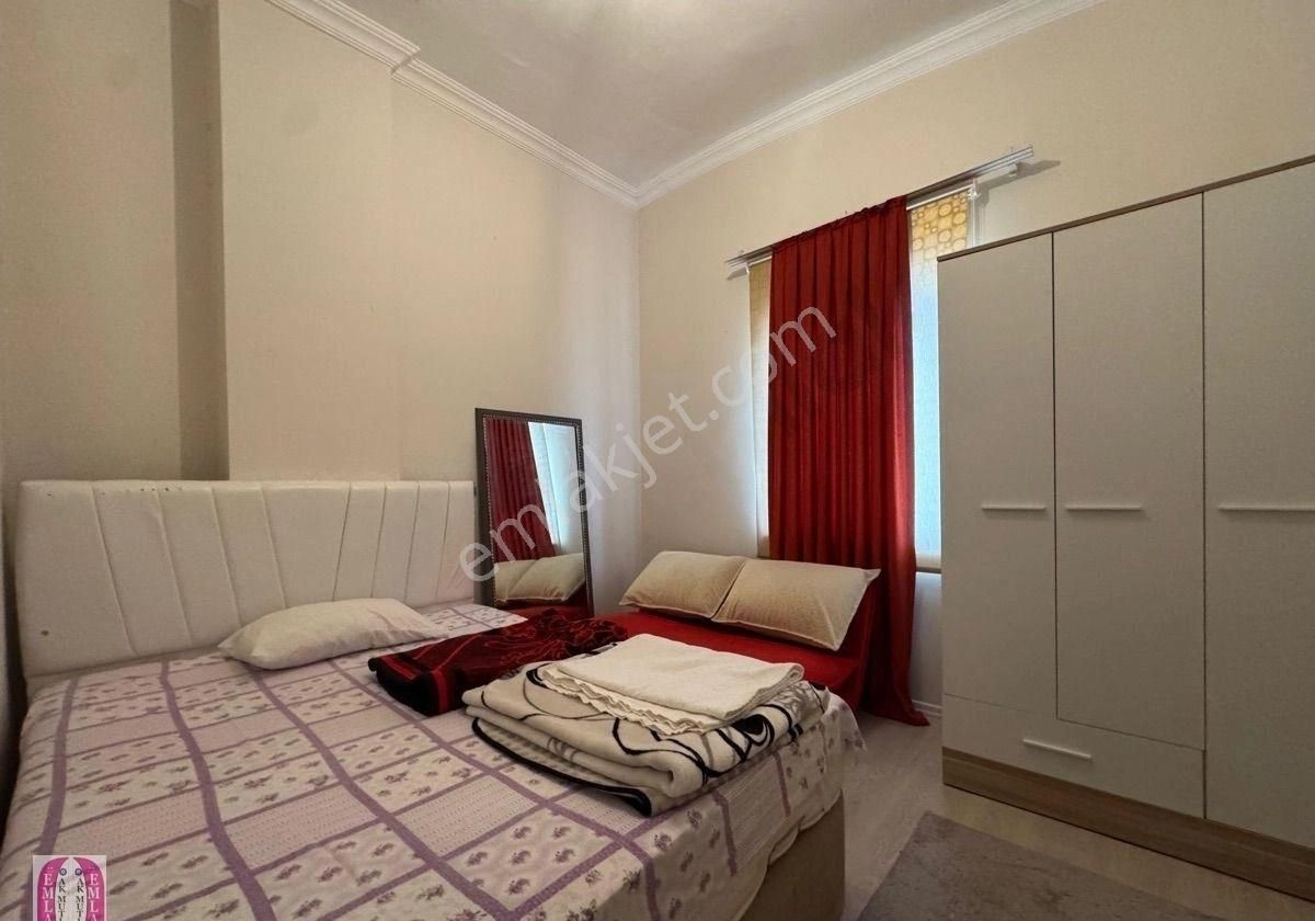 A K Mutludan Şafak Diş Hastanesi Karşısı Asansörlü Eşyalı 1+1 Geniş Daire