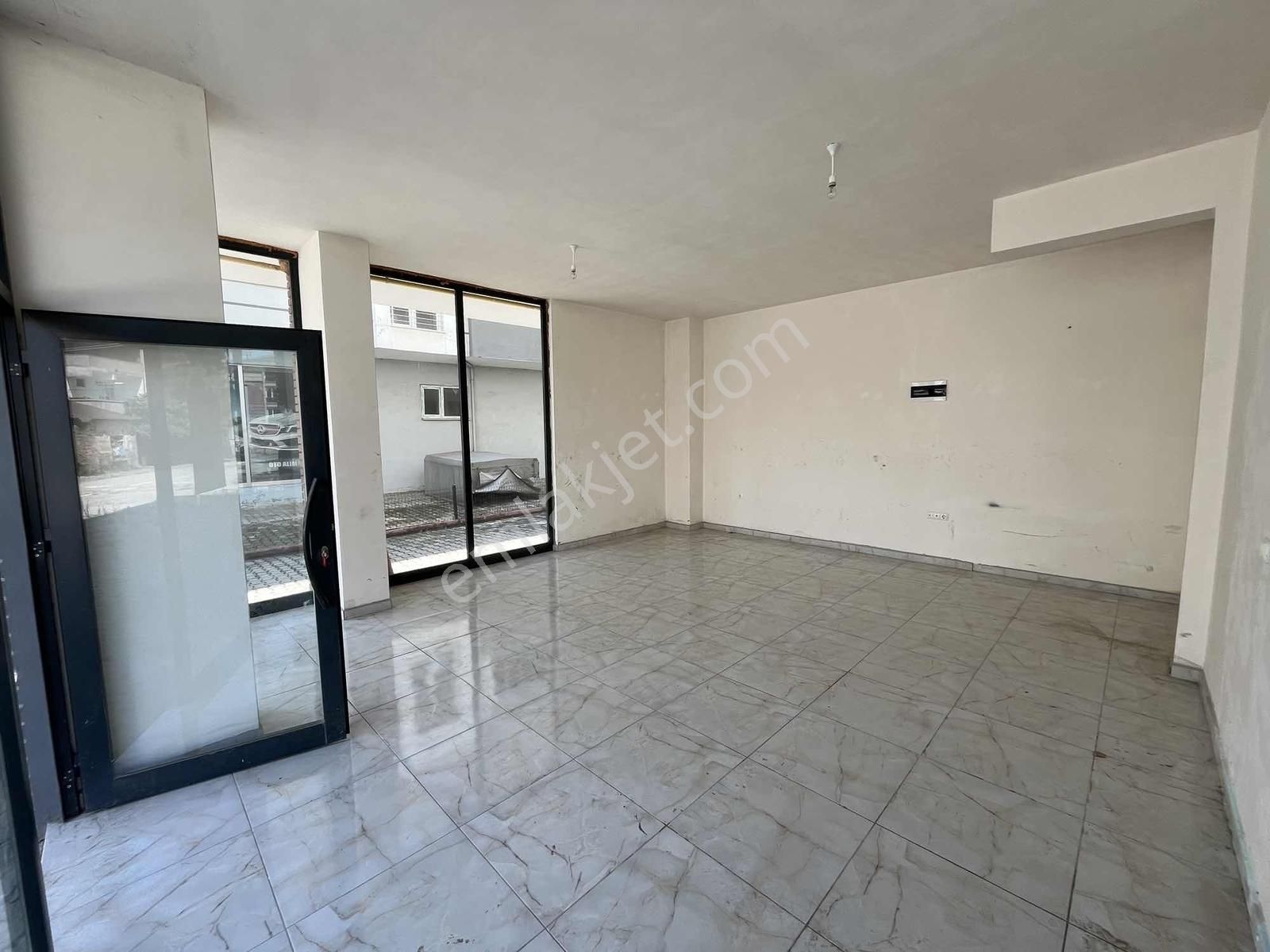 Yağmur Emlak'tan Tekkeköyde Kiralık 30 M² Dükkan