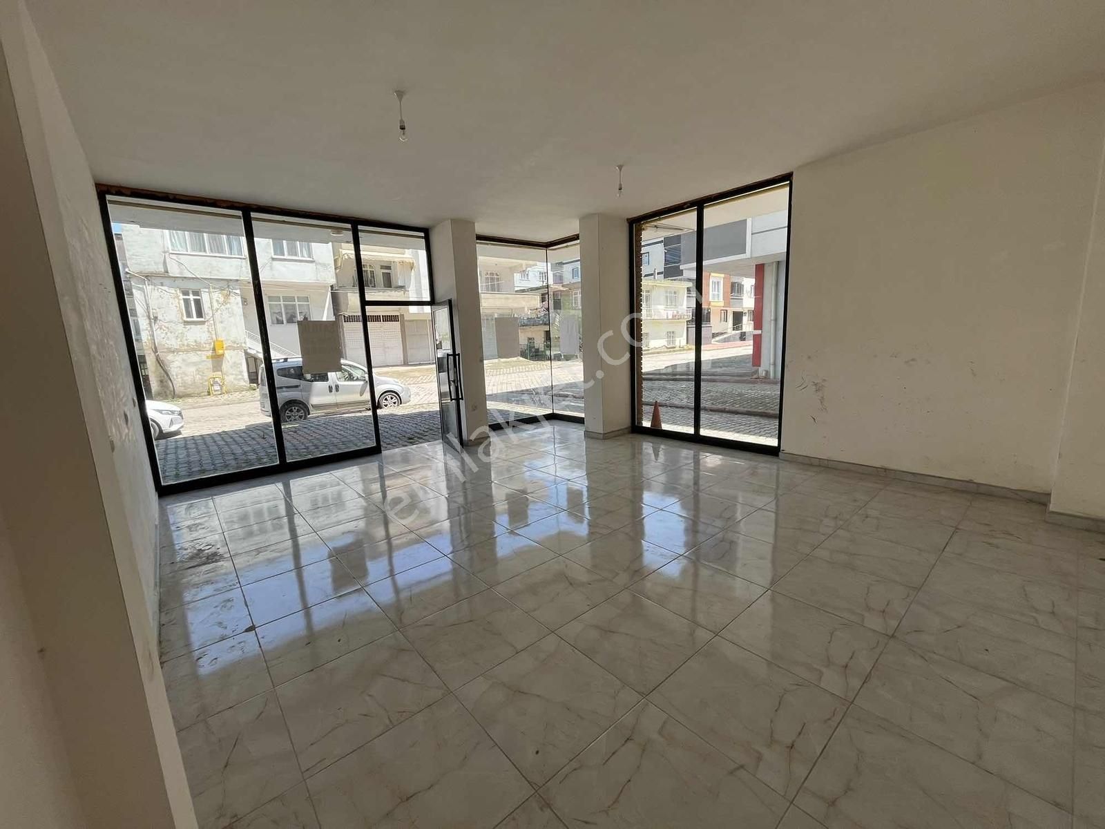 Yağmur Emlak'tan Tekkeköyde Kiralık 30 M² Dükkan - Görsel 2