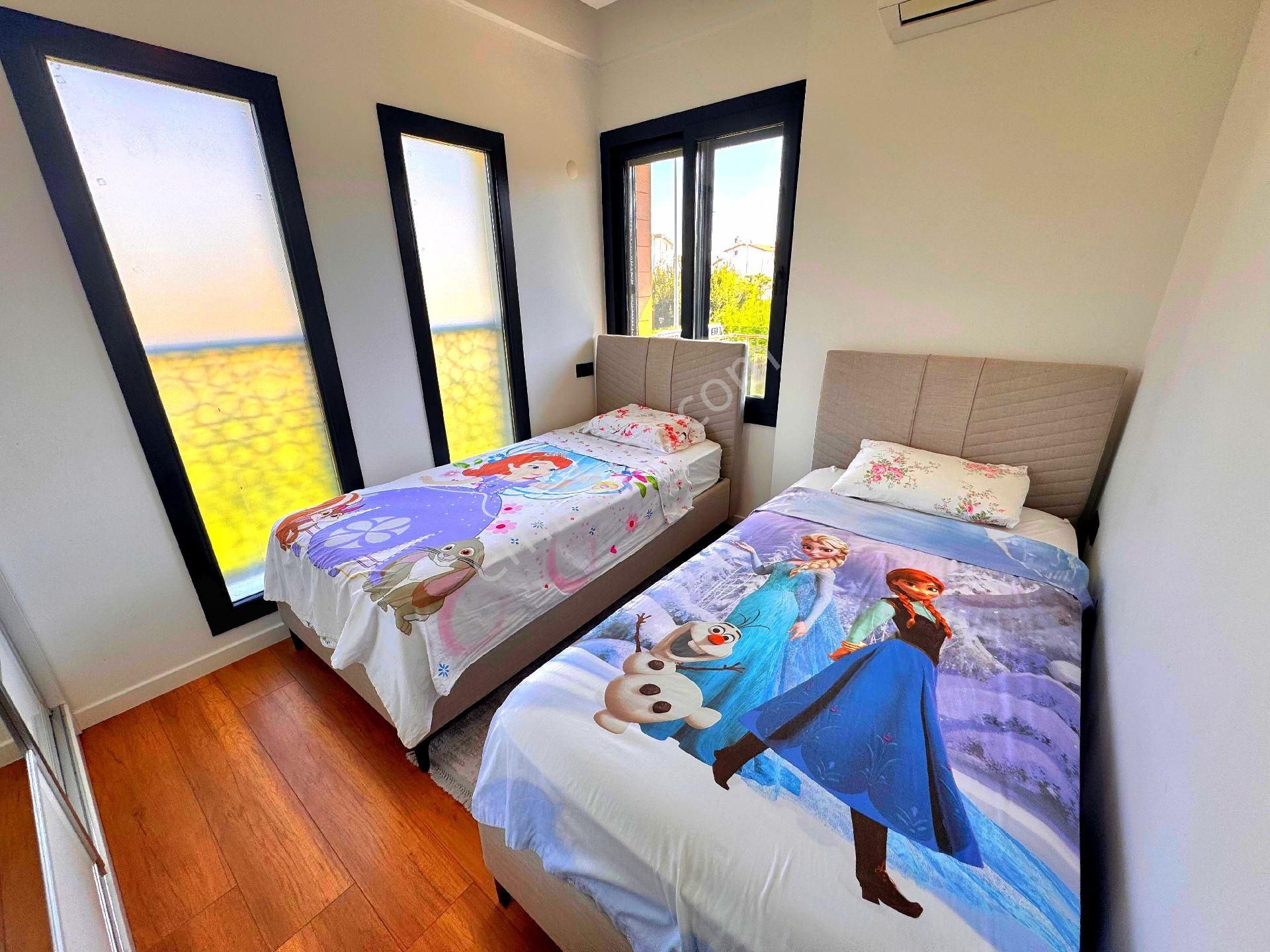 Plaja Yakın Havuzlu Sitede Köşe Konumlu Geniş Bahçeli Tek Müstakil Villa - Görsel 14