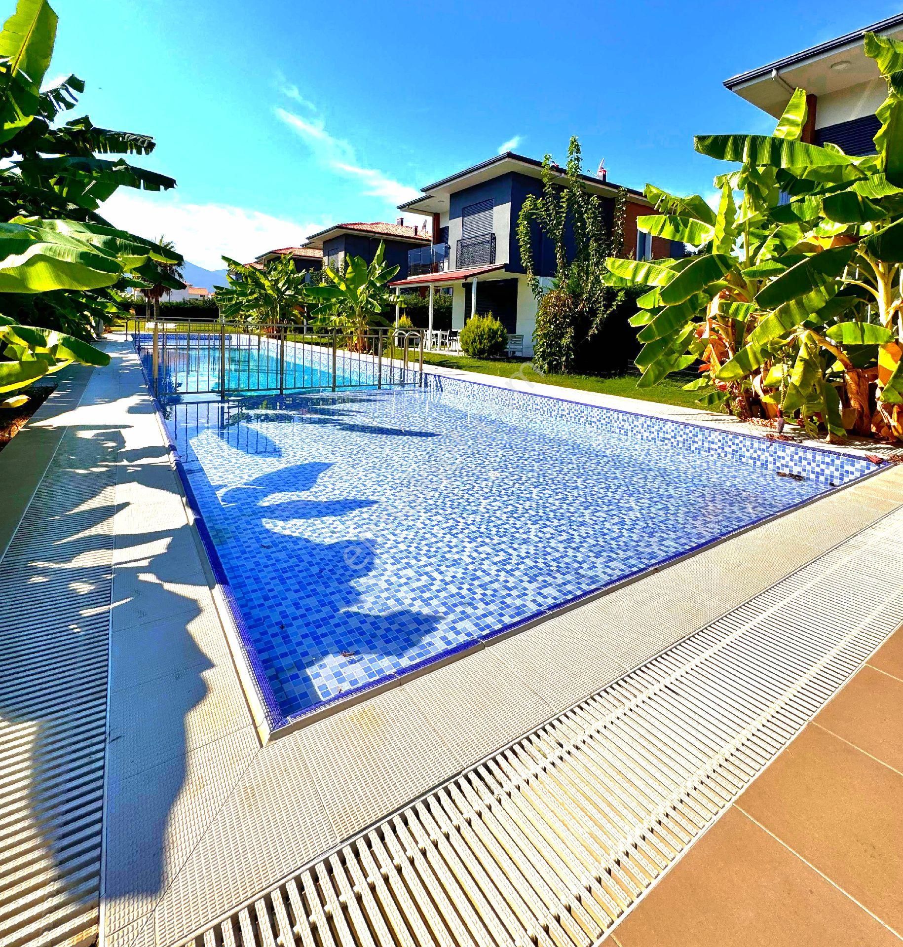 Plaja Yakın Havuzlu Sitede Köşe Konumlu Geniş Bahçeli Tek Müstakil Villa - Görsel 35