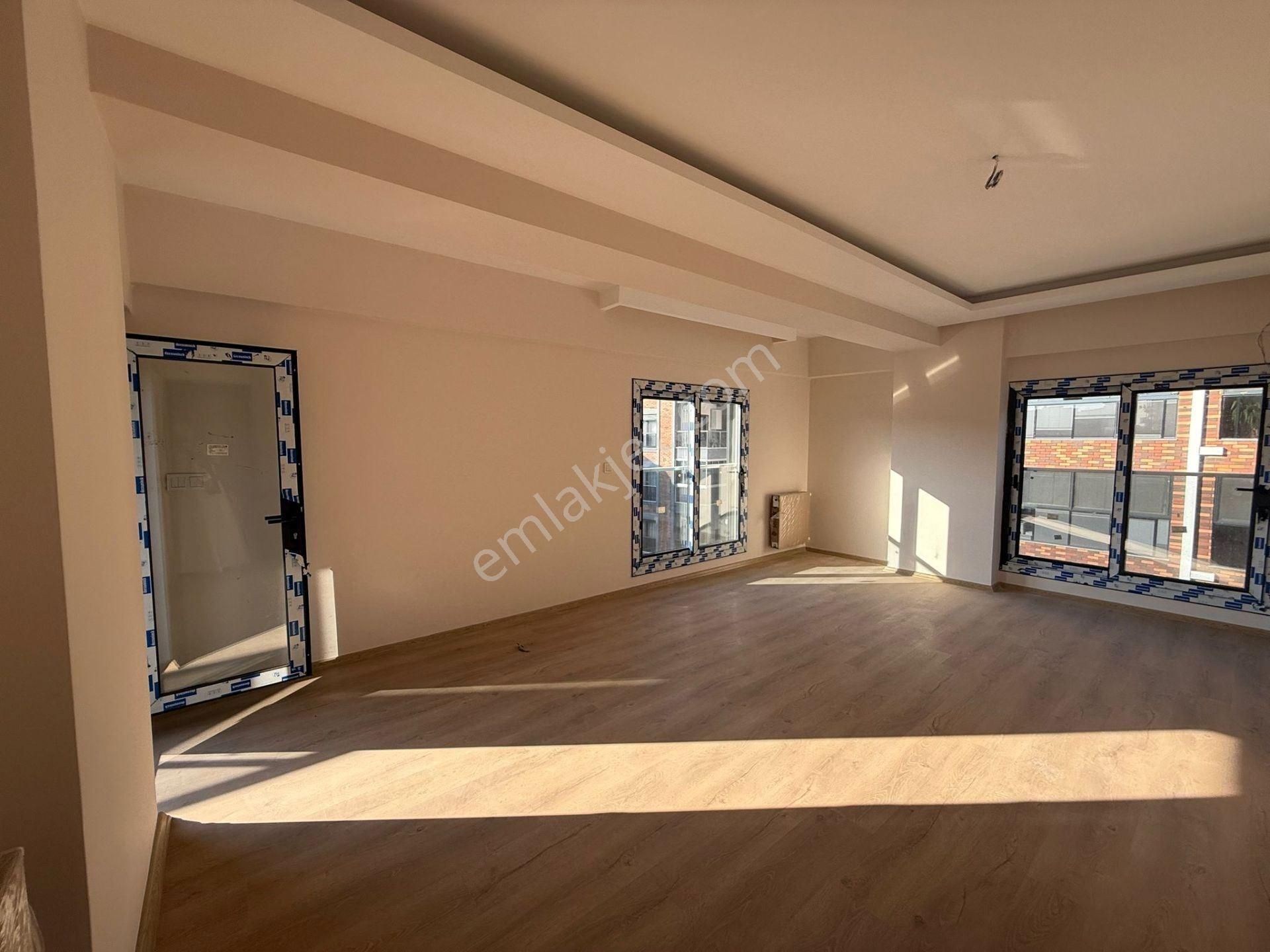 Yalı Mahallesi'nin En Güzel Konumunda Sıfır 2+1 Satılık - Görsel 3