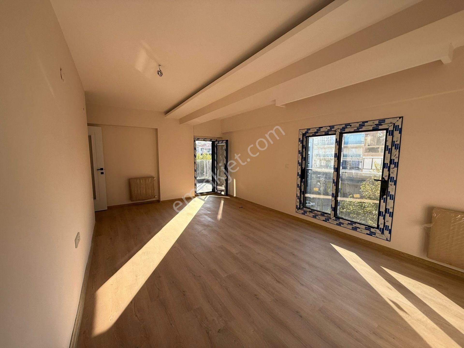 Yalı Mahallesi'nin En Güzel Konumunda Sıfır 2+1 Satılık - Görsel 4