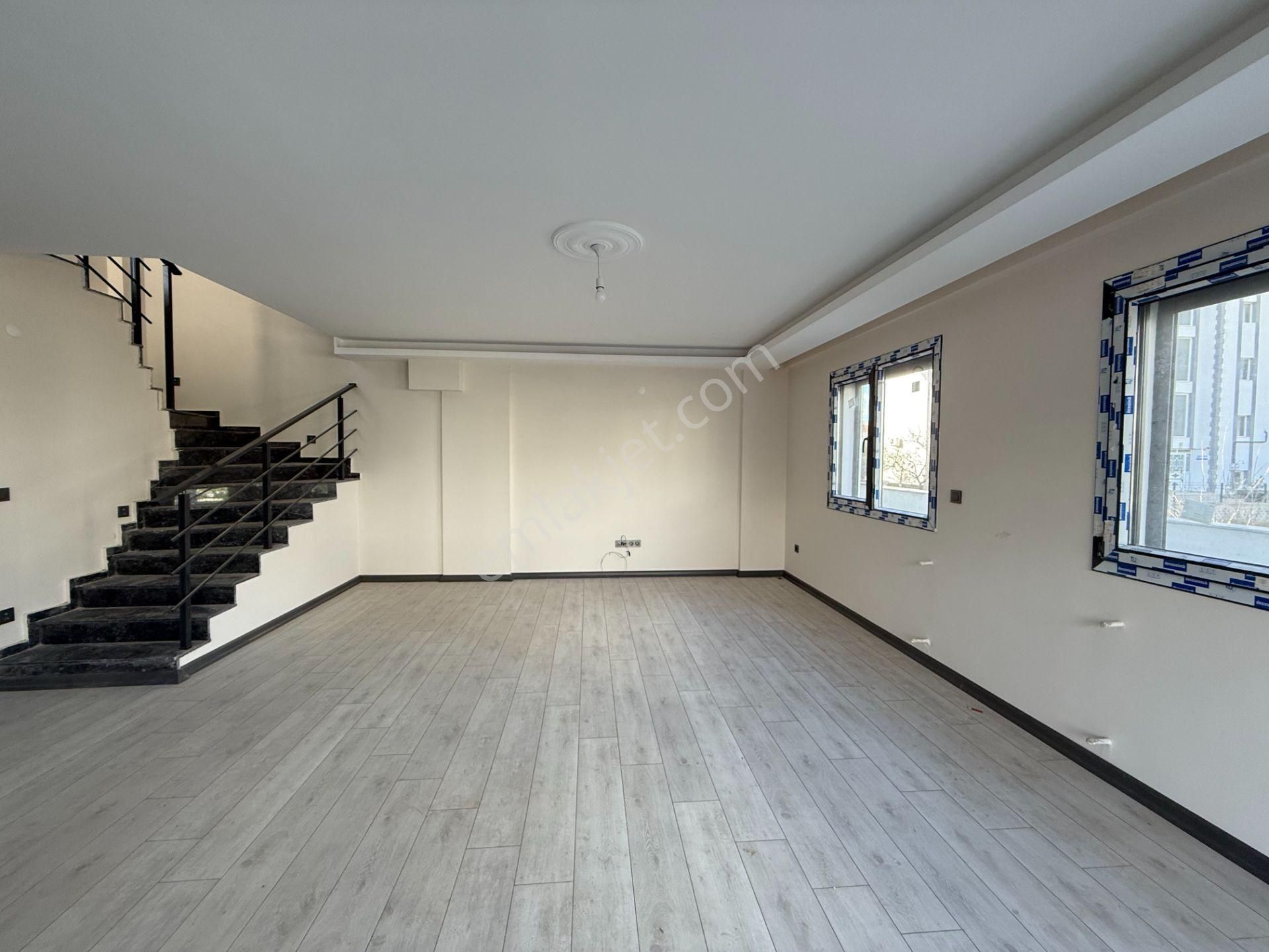 Villalar Bölgesinde Bahçeli 3+1 Konforlu Villa - Görsel 23