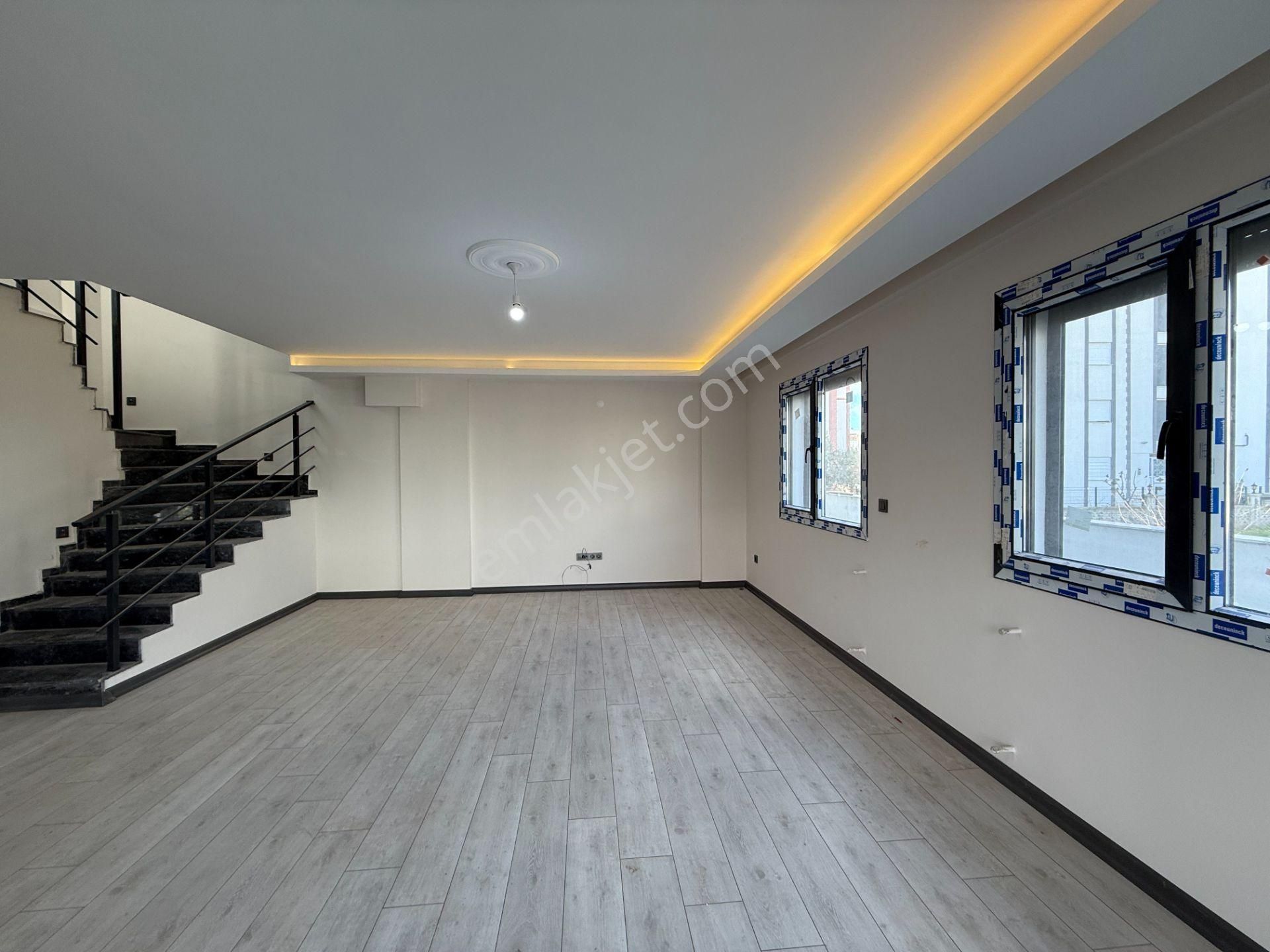 Villalar Bölgesinde Bahçeli 3+1 Konforlu Villa - Görsel 5