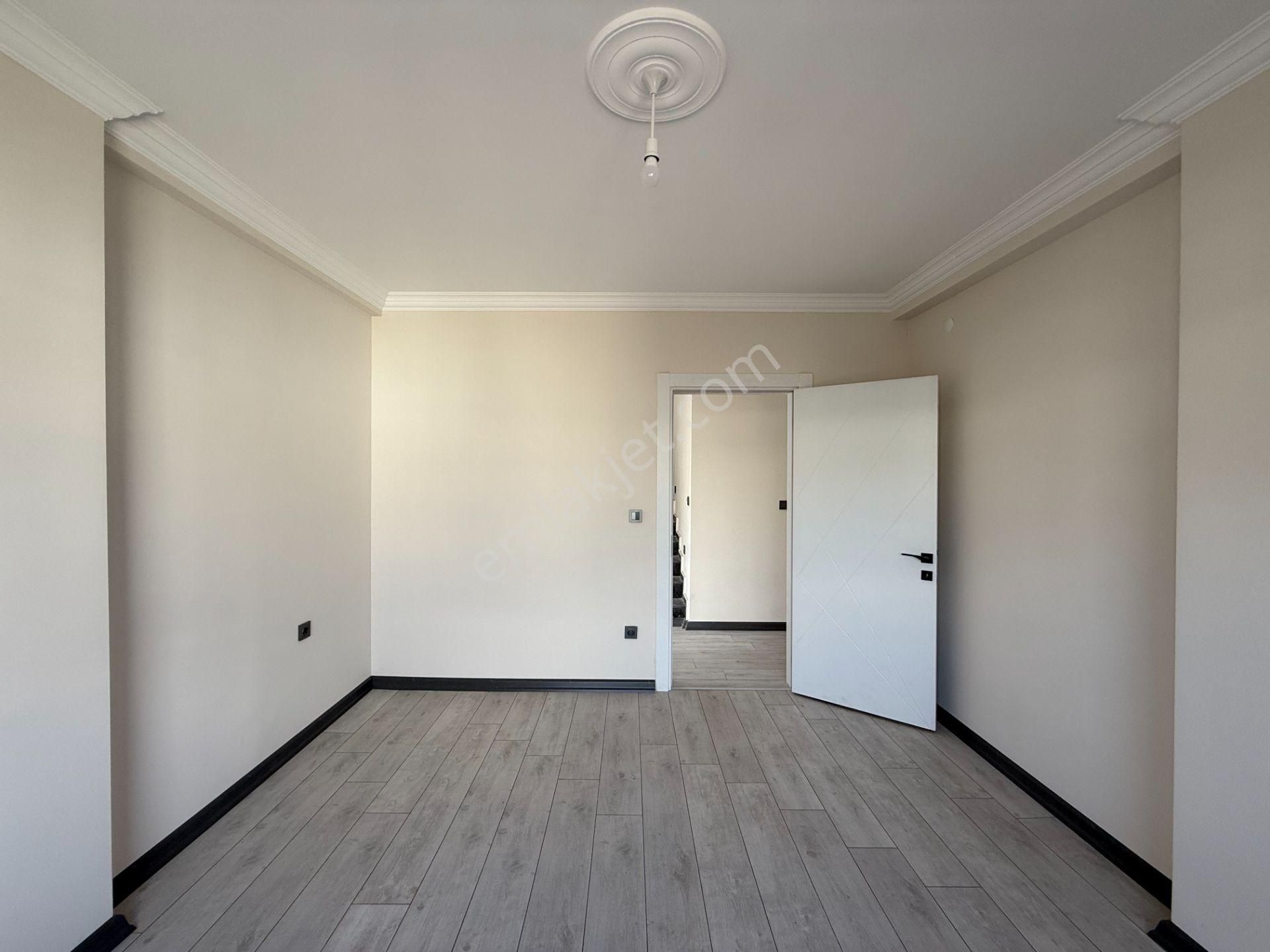 Villalar Bölgesinde Bahçeli 3+1 Konforlu Villa - Görsel 11