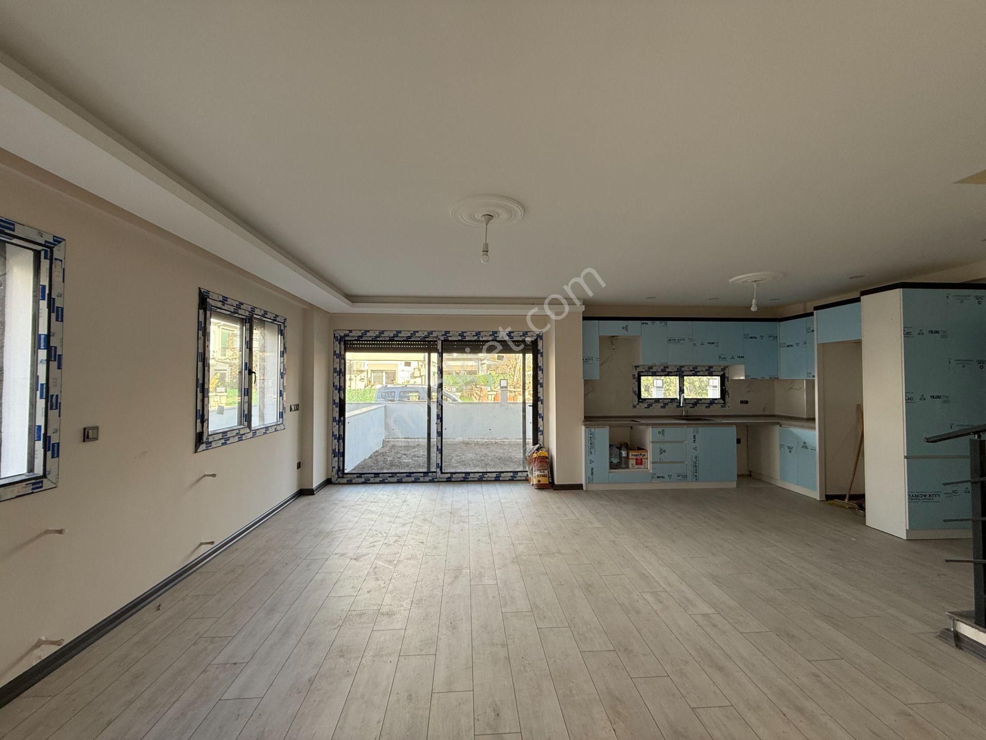 Villalar Bölgesinde Bahçeli 3+1 Konforlu Villa - Görsel 25