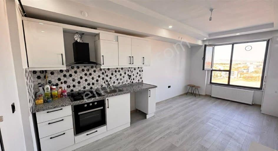 Şirintepe Mahallesi Kiracılı Satılık Sıfır 1+1 Apat