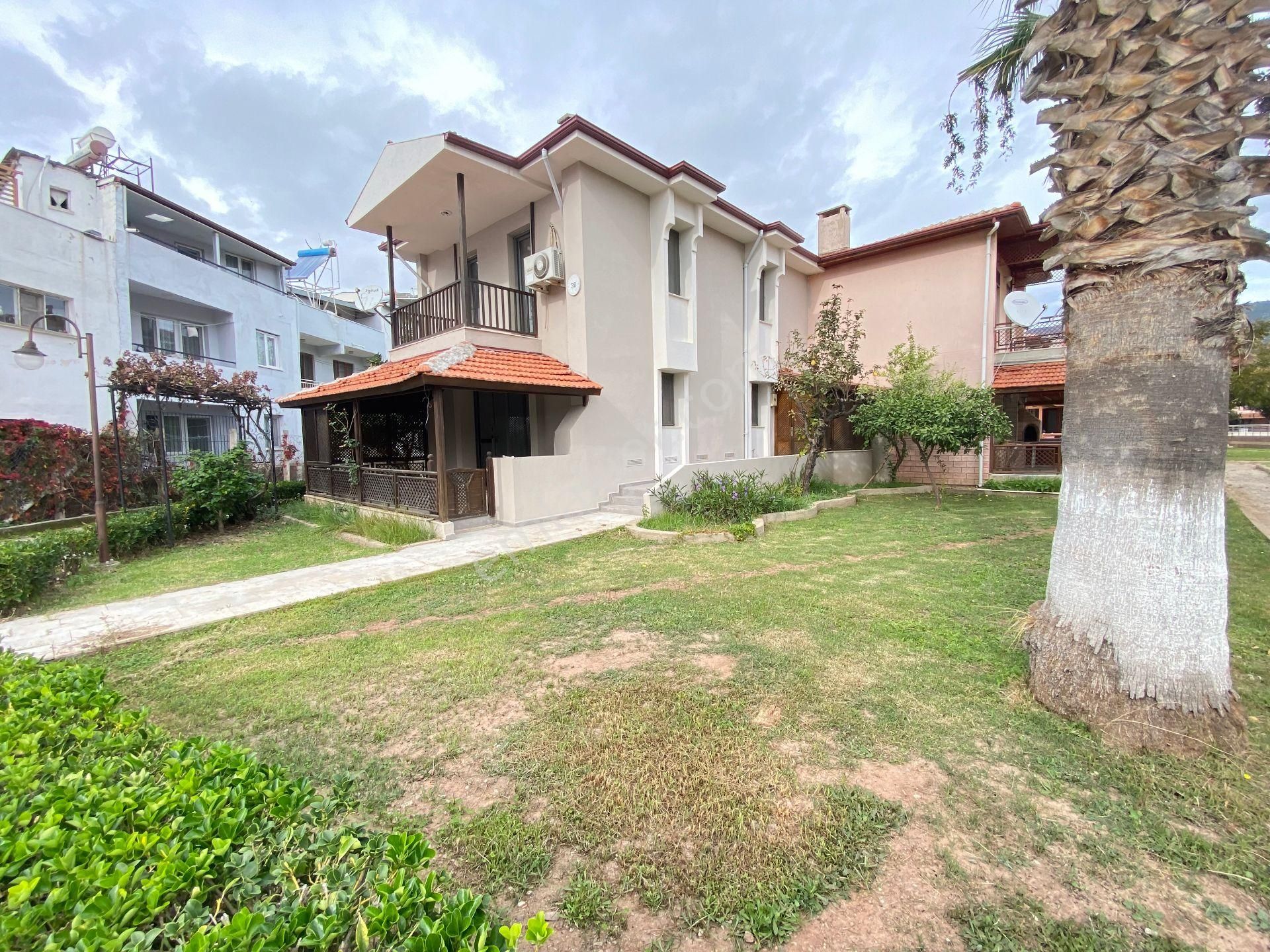 Ürkmez De Plaja 100m Açık Olimpik Havuzlu Bahçeli 3+1 Satılık Villa - Görsel 3