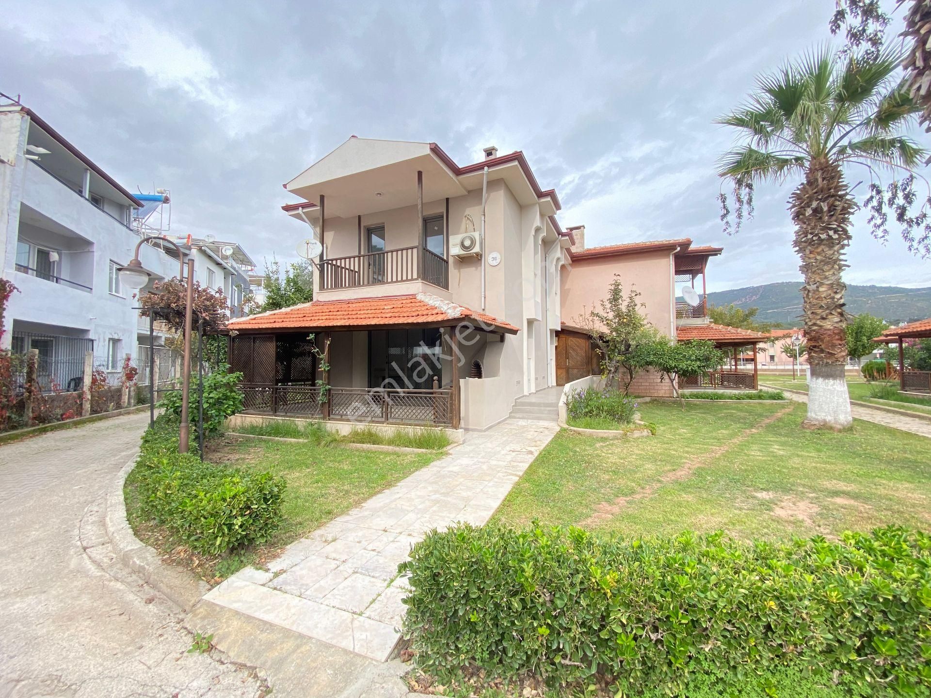 Ürkmez De Plaja 100m Açık Olimpik Havuzlu Bahçeli 3+1 Satılık Villa - Görsel 2