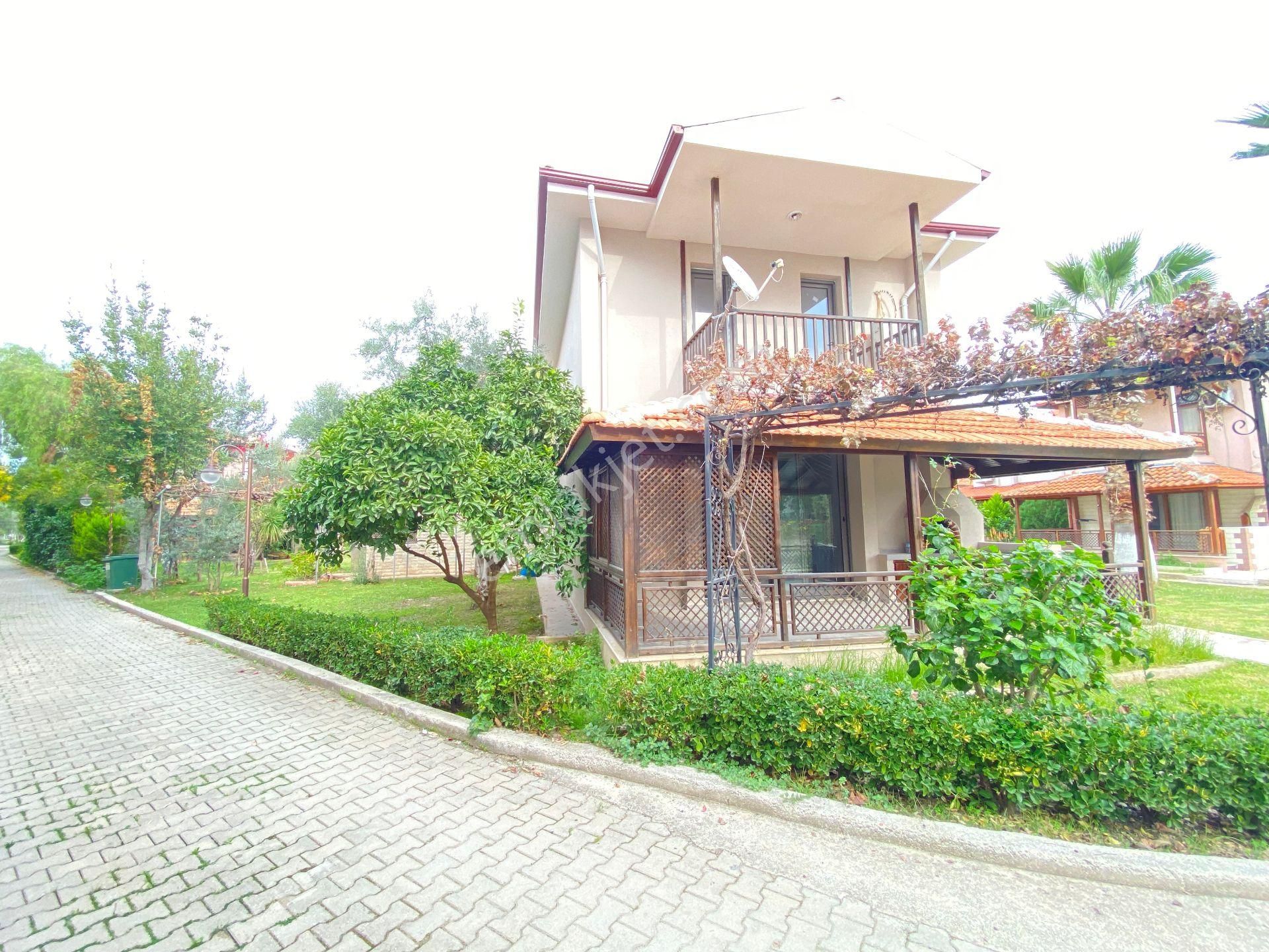 Ürkmez De Plaja 100m Açık Olimpik Havuzlu Bahçeli 3+1 Satılık Villa - Görsel 6