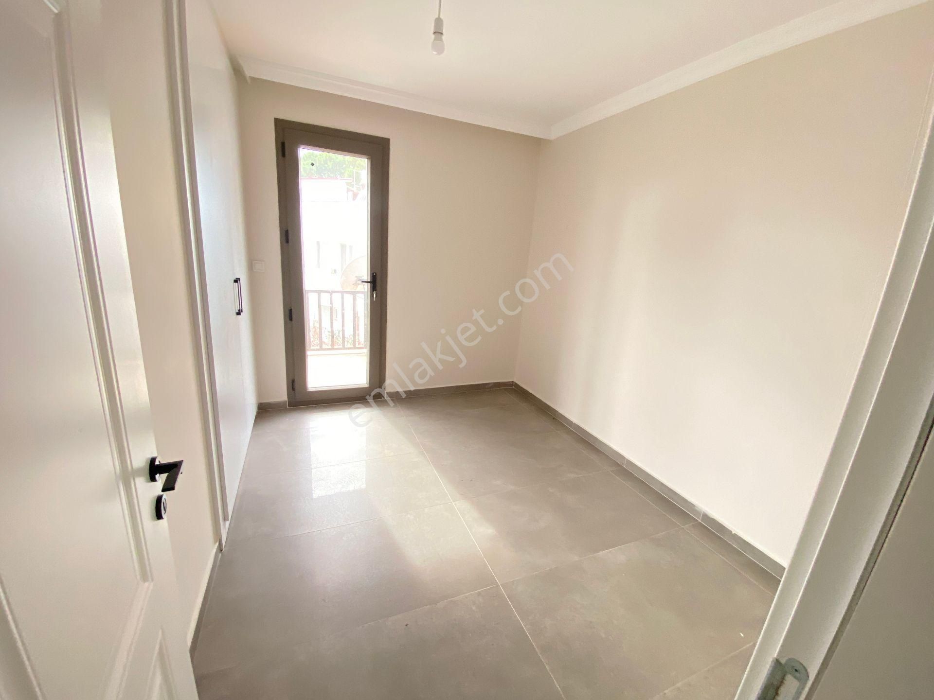 Ürkmez De Plaja 100m Açık Olimpik Havuzlu Bahçeli 3+1 Satılık Villa - Görsel 21