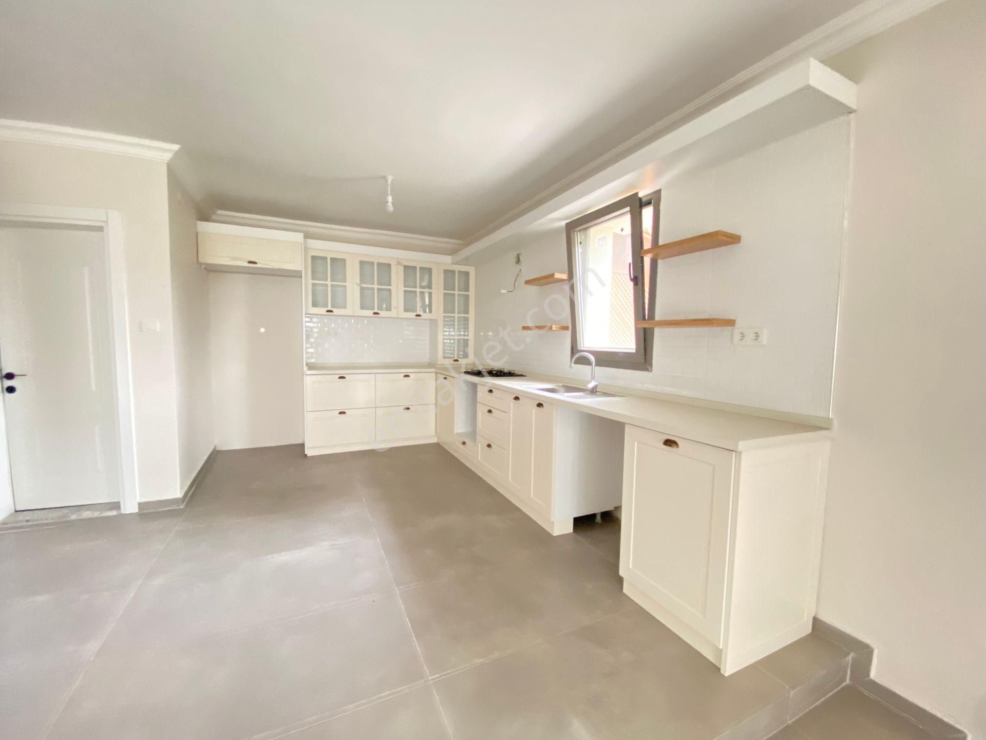 Ürkmez De Plaja 100m Açık Olimpik Havuzlu Bahçeli 3+1 Satılık Villa - Görsel 10