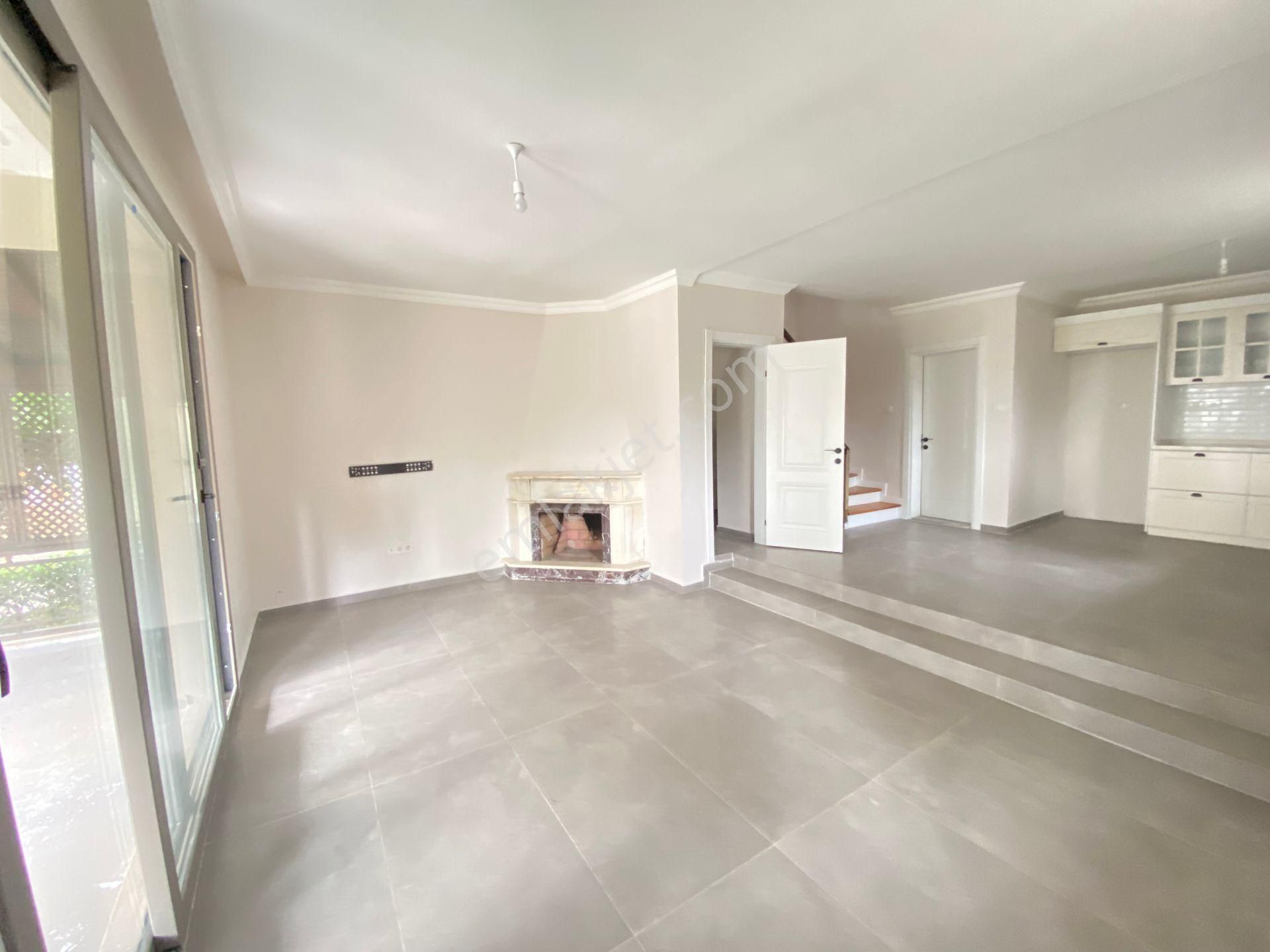 Ürkmez De Plaja 100m Açık Olimpik Havuzlu Bahçeli 3+1 Satılık Villa - Görsel 9