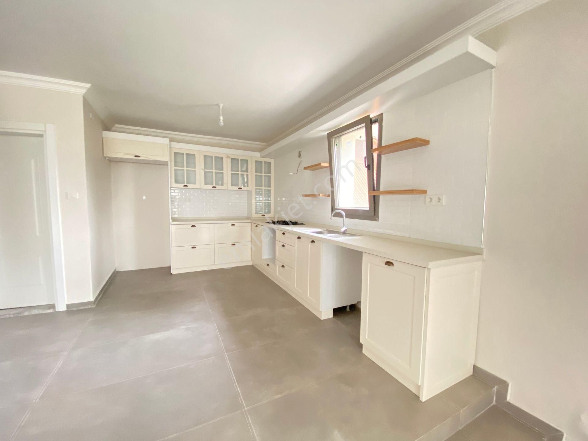 Ürkmez De Plaja 100m Açık Olimpik Havuzlu Bahçeli 3+1 Satılık Villa - Görsel 11