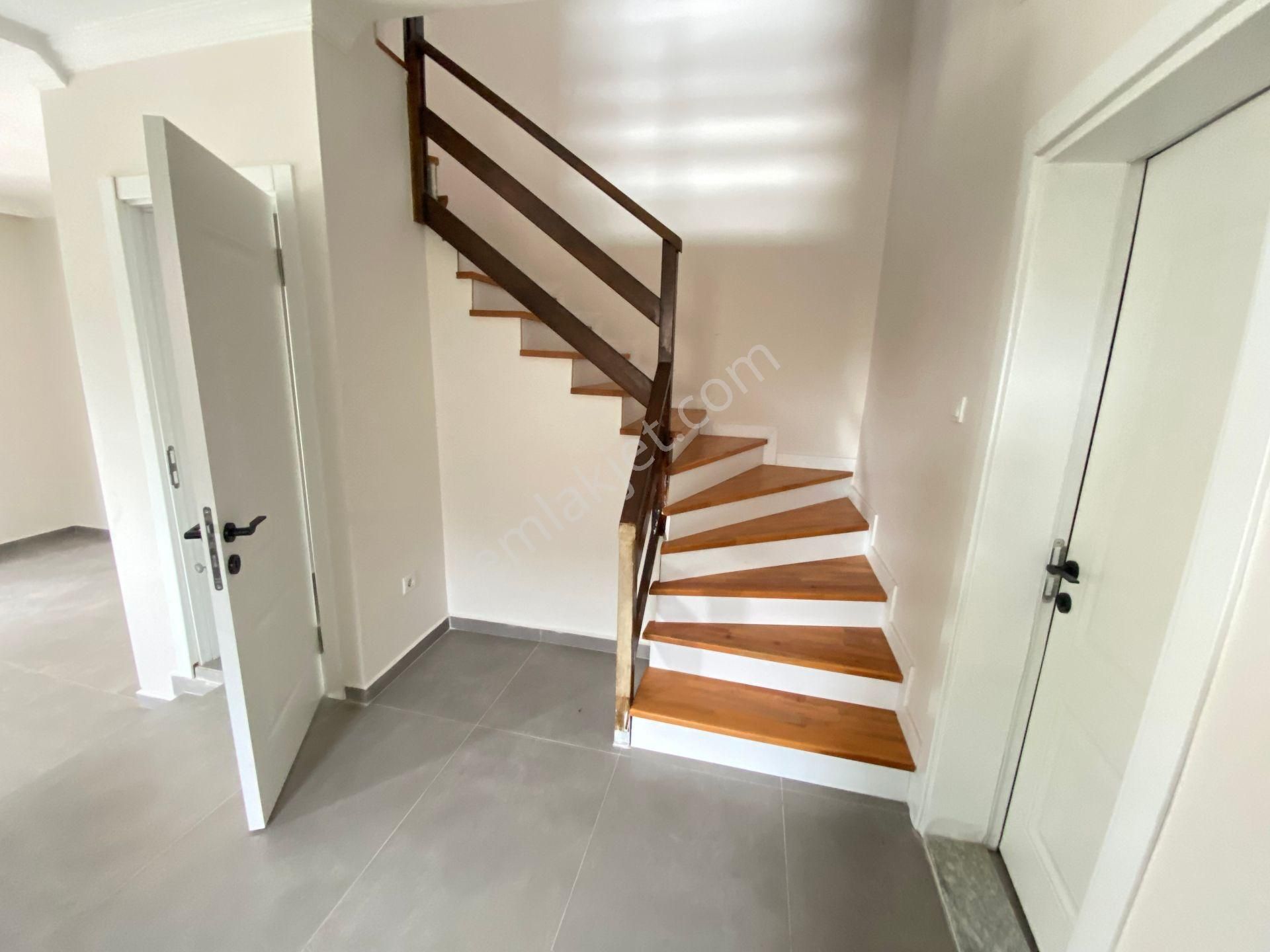 Ürkmez De Plaja 100m Açık Olimpik Havuzlu Bahçeli 3+1 Satılık Villa - Görsel 14